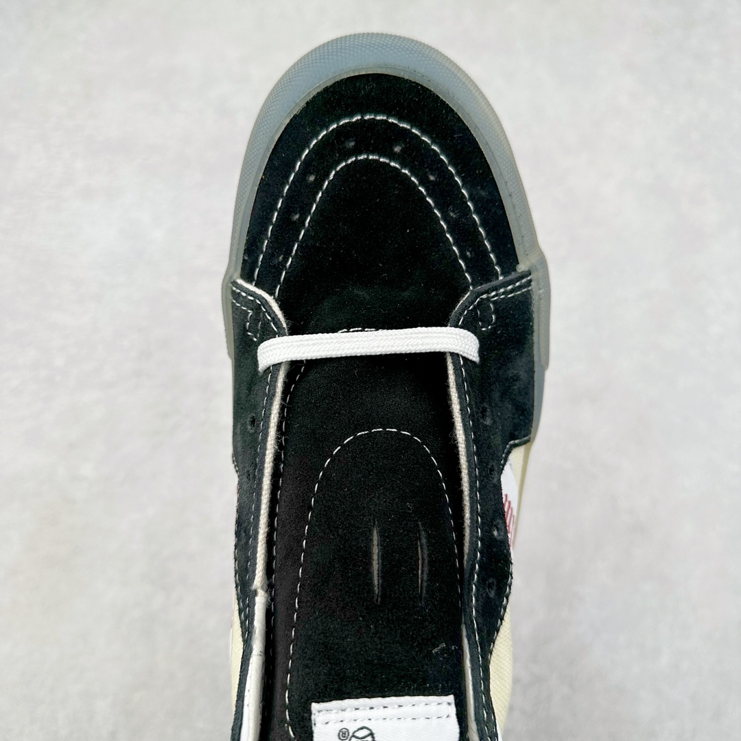 图片[4]-Palm Angels x Vans Sk8-Mid 联名 整体黑白红色系搭配后跟大面积咖啡色麂皮与脚背处黑色麂皮相呼应 做旧的轻微黄大底复古感直接拉满 Palm Angels经典的胶布logo以烫印的形式出现在鞋面 彰显了品牌的身份也使整体线条更丰富 货号：VN0A7TNH78C 尺码：35 36 36.5 37 38 38.5 39 40 40.5 41 42 42.5 43 44-选品中心