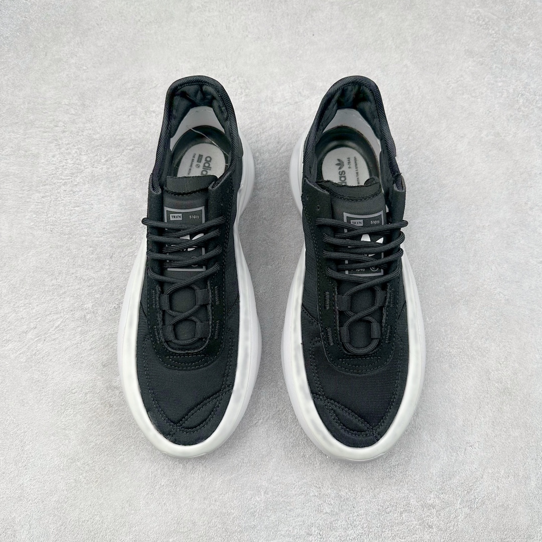 图片[2]-＃纯原福利 AD AdiFOM TRXN 经典运动鞋 以摩登简约设计演绎时尚型格 造型流畅灵动 采用简约织物鞋面 另配大号泡沫鞋底 灵感源自前代鞋款 以舒适质感焕新演绎 采用简约织物鞋面 搭配加厚泡沫外底 另含高侧帮设计 力求贴合足部 用心设计 收获几何 迈步皆舒适 出行即潮流 部分鞋面采用再生材料打造 力求减少塑料废弃物污染 尺码：36 36.5 37.5 38 38.5 39 40 40.5 41 42 42.5 43 44 44.5 45-选品中心