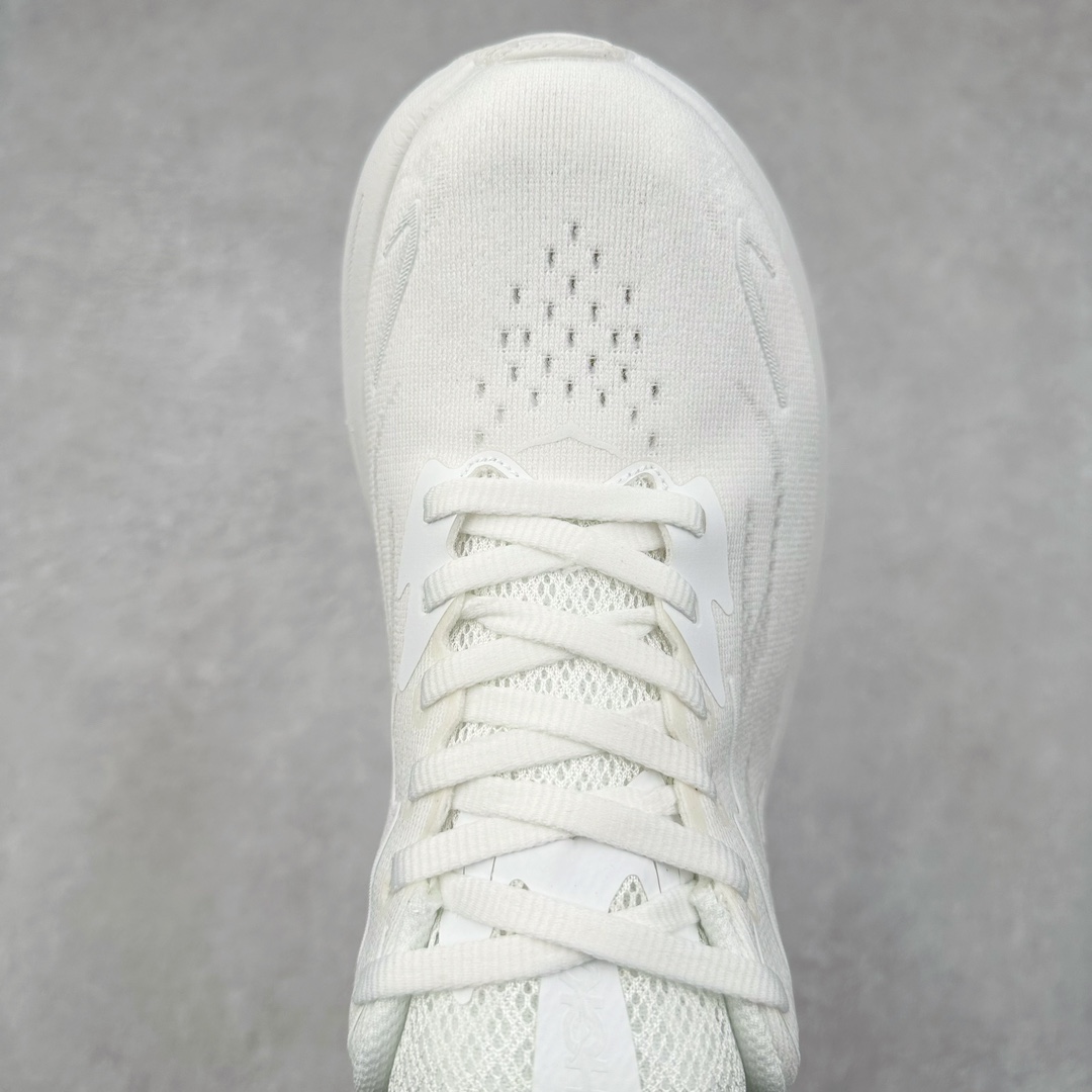 图片[4]-HOKA ONE ONE Clifton 克里夫顿10代专业性能减震公路跑步鞋 轻盈透气的针织网面和纱线的使用让鞋面更挺拔 增强鞋面的强度和支撑性能 搭配柔软的鞋舌 让双脚在舒适包裹中跑的更加畅快 全新泡棉中底 柔软的同时增强回弹性能 为不同跑者提供更平稳流畅的脚感 带来全面的缓冲保护 根据人体工程学设计的延长拉襟 后跟处弹软的海绵填充舒适固定 避免掉跟和摩擦 相比上一代光滑的内衬 Clifton 9的内衬增强了摩擦力 避免双脚在鞋内滑动 尺码：36 36.5 37.5 38 38.5 39 40 40.5 41 42 42.5 43 44 44.5 45-选品中心