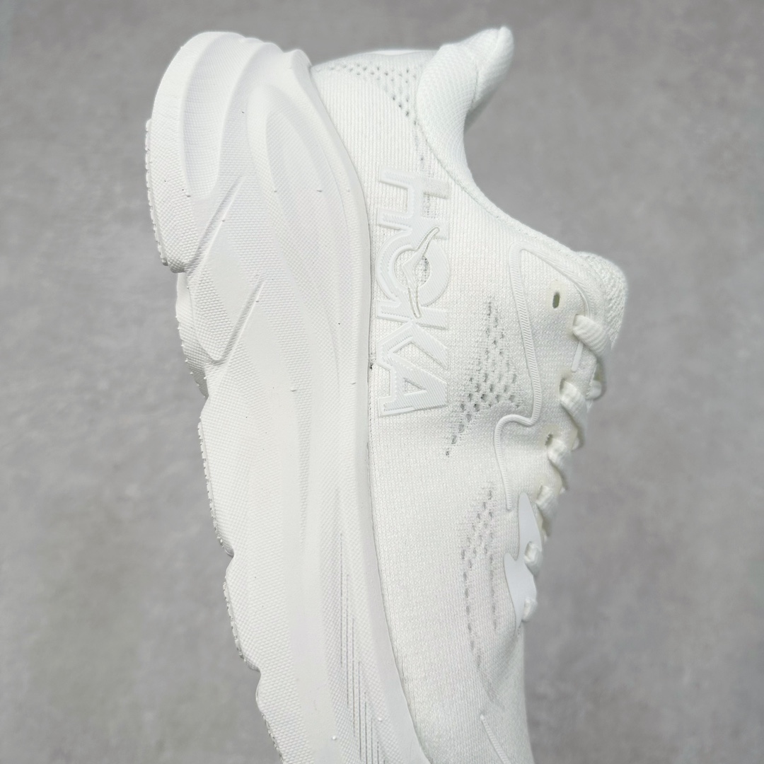 图片[6]-HOKA ONE ONE Clifton 克里夫顿10代专业性能减震公路跑步鞋 轻盈透气的针织网面和纱线的使用让鞋面更挺拔 增强鞋面的强度和支撑性能 搭配柔软的鞋舌 让双脚在舒适包裹中跑的更加畅快 全新泡棉中底 柔软的同时增强回弹性能 为不同跑者提供更平稳流畅的脚感 带来全面的缓冲保护 根据人体工程学设计的延长拉襟 后跟处弹软的海绵填充舒适固定 避免掉跟和摩擦 相比上一代光滑的内衬 Clifton 9的内衬增强了摩擦力 避免双脚在鞋内滑动 尺码：36 36.5 37.5 38 38.5 39 40 40.5 41 42 42.5 43 44 44.5 45-选品中心