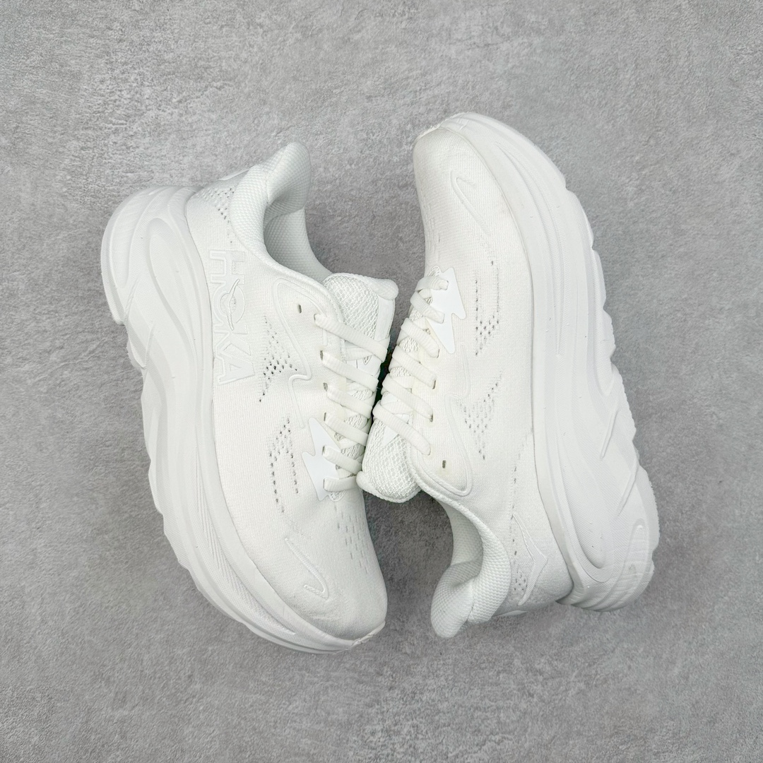 图片[3]-HOKA ONE ONE Clifton 克里夫顿10代专业性能减震公路跑步鞋 轻盈透气的针织网面和纱线的使用让鞋面更挺拔 增强鞋面的强度和支撑性能 搭配柔软的鞋舌 让双脚在舒适包裹中跑的更加畅快 全新泡棉中底 柔软的同时增强回弹性能 为不同跑者提供更平稳流畅的脚感 带来全面的缓冲保护 根据人体工程学设计的延长拉襟 后跟处弹软的海绵填充舒适固定 避免掉跟和摩擦 相比上一代光滑的内衬 Clifton 9的内衬增强了摩擦力 避免双脚在鞋内滑动 尺码：36 36.5 37.5 38 38.5 39 40 40.5 41 42 42.5 43 44 44.5 45-选品中心