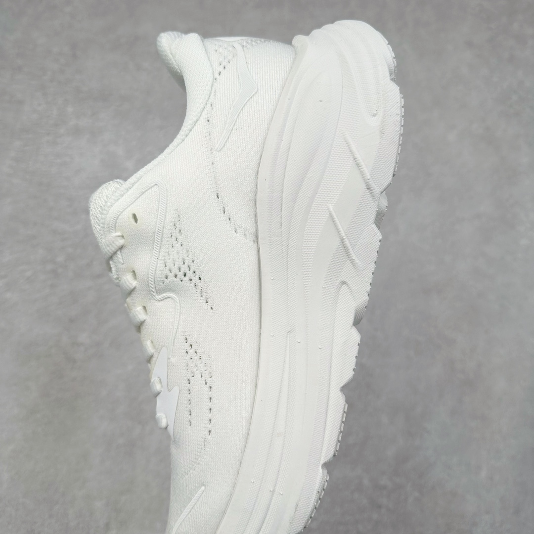 图片[7]-HOKA ONE ONE Clifton 克里夫顿10代专业性能减震公路跑步鞋 轻盈透气的针织网面和纱线的使用让鞋面更挺拔 增强鞋面的强度和支撑性能 搭配柔软的鞋舌 让双脚在舒适包裹中跑的更加畅快 全新泡棉中底 柔软的同时增强回弹性能 为不同跑者提供更平稳流畅的脚感 带来全面的缓冲保护 根据人体工程学设计的延长拉襟 后跟处弹软的海绵填充舒适固定 避免掉跟和摩擦 相比上一代光滑的内衬 Clifton 9的内衬增强了摩擦力 避免双脚在鞋内滑动 尺码：36 36.5 37.5 38 38.5 39 40 40.5 41 42 42.5 43 44 44.5 45-选品中心