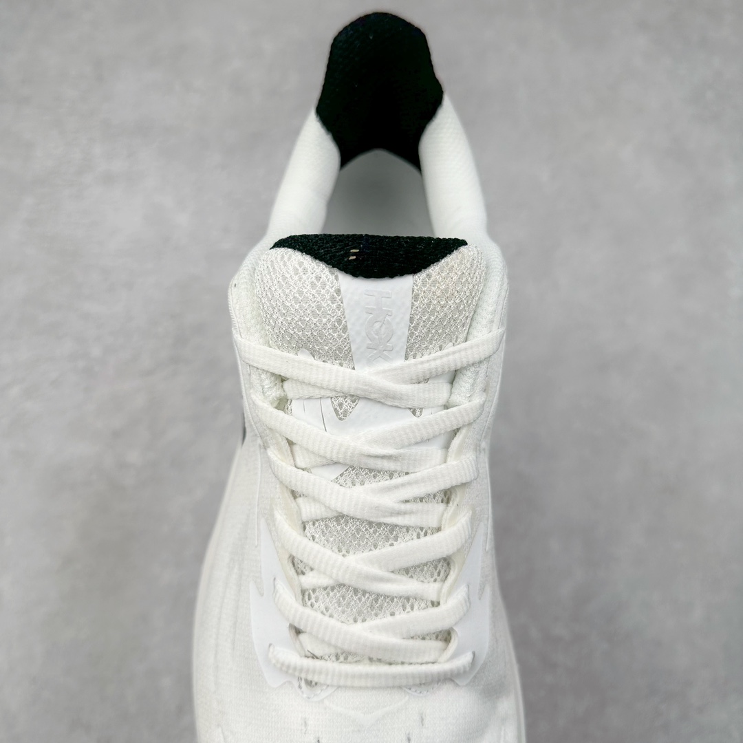 图片[5]-HOKA ONE ONE Clifton 克里夫顿10代专业性能减震公路跑步鞋 轻盈透气的针织网面和纱线的使用让鞋面更挺拔 增强鞋面的强度和支撑性能 搭配柔软的鞋舌 让双脚在舒适包裹中跑的更加畅快 全新泡棉中底 柔软的同时增强回弹性能 为不同跑者提供更平稳流畅的脚感 带来全面的缓冲保护 根据人体工程学设计的延长拉襟 后跟处弹软的海绵填充舒适固定 避免掉跟和摩擦 相比上一代光滑的内衬 Clifton 9的内衬增强了摩擦力 避免双脚在鞋内滑动 尺码：36 36.5 37.5 38 38.5 39 40 40.5 41 42 42.5 43 44 44.5 45-选品中心