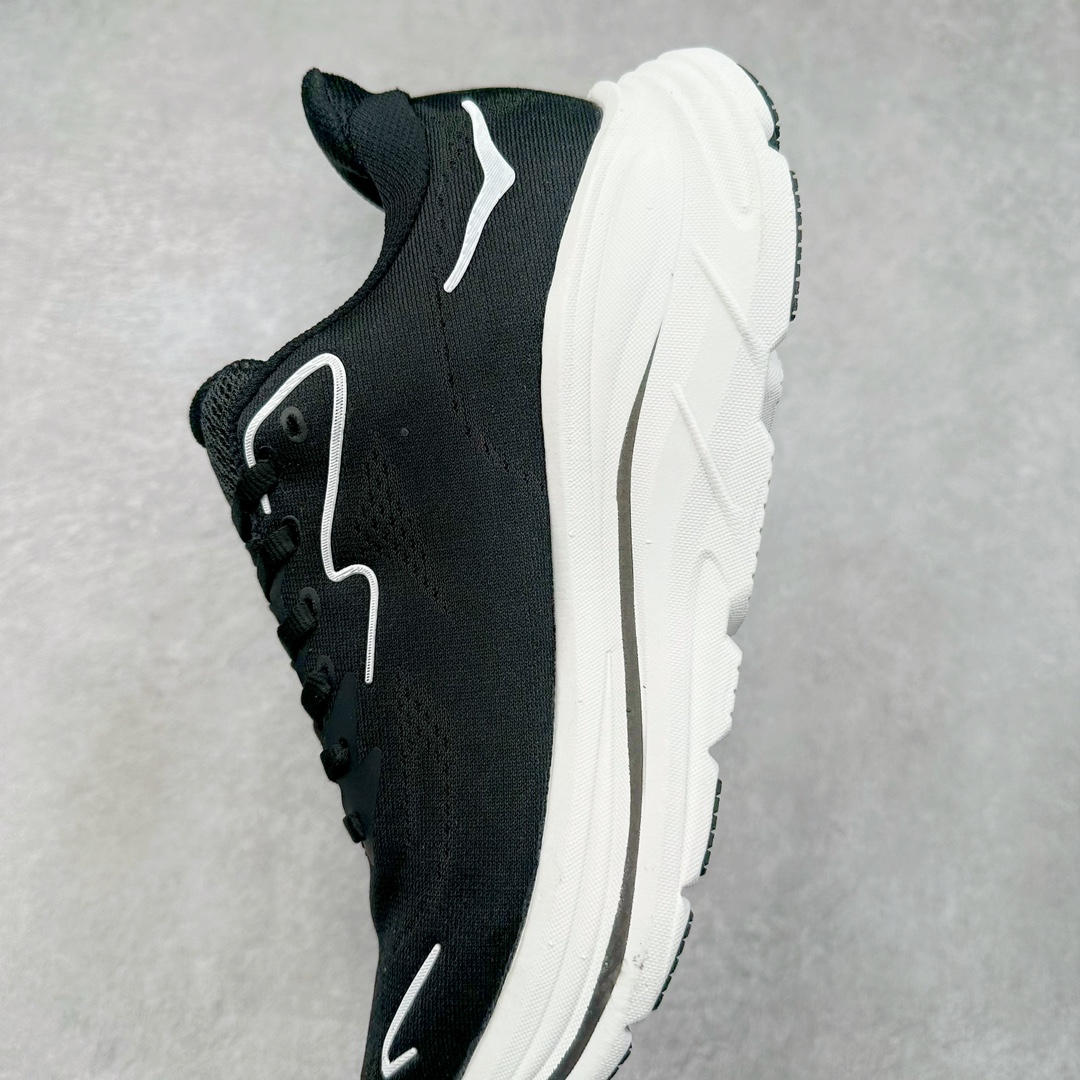 图片[7]-HOKA ONE ONE Clifton 克里夫顿10代专业性能减震公路跑步鞋 轻盈透气的针织网面和纱线的使用让鞋面更挺拔 增强鞋面的强度和支撑性能 搭配柔软的鞋舌 让双脚在舒适包裹中跑的更加畅快 全新泡棉中底 柔软的同时增强回弹性能 为不同跑者提供更平稳流畅的脚感 带来全面的缓冲保护 根据人体工程学设计的延长拉襟 后跟处弹软的海绵填充舒适固定 避免掉跟和摩擦 相比上一代光滑的内衬 Clifton 9的内衬增强了摩擦力 避免双脚在鞋内滑动 尺码：36 36.5 37.5 38 38.5 39 40 40.5 41 42 42.5 43 44 44.5 45-选品中心