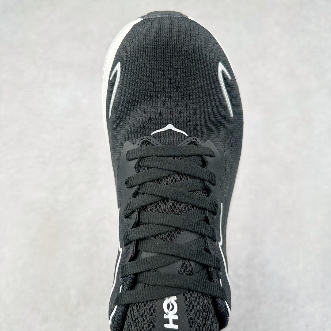 图片[4]-HOKA ONE ONE Clifton 克里夫顿10代专业性能减震公路跑步鞋 轻盈透气的针织网面和纱线的使用让鞋面更挺拔 增强鞋面的强度和支撑性能 搭配柔软的鞋舌 让双脚在舒适包裹中跑的更加畅快 全新泡棉中底 柔软的同时增强回弹性能 为不同跑者提供更平稳流畅的脚感 带来全面的缓冲保护 根据人体工程学设计的延长拉襟 后跟处弹软的海绵填充舒适固定 避免掉跟和摩擦 相比上一代光滑的内衬 Clifton 9的内衬增强了摩擦力 避免双脚在鞋内滑动 尺码：36 36.5 37.5 38 38.5 39 40 40.5 41 42 42.5 43 44 44.5 45-选品中心