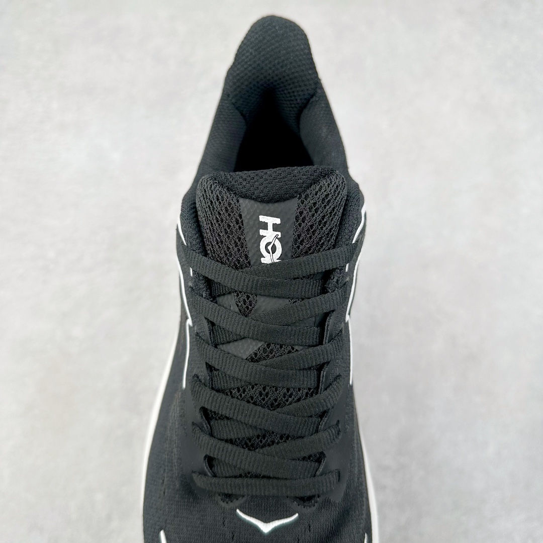 图片[5]-HOKA ONE ONE Clifton 克里夫顿10代专业性能减震公路跑步鞋 轻盈透气的针织网面和纱线的使用让鞋面更挺拔 增强鞋面的强度和支撑性能 搭配柔软的鞋舌 让双脚在舒适包裹中跑的更加畅快 全新泡棉中底 柔软的同时增强回弹性能 为不同跑者提供更平稳流畅的脚感 带来全面的缓冲保护 根据人体工程学设计的延长拉襟 后跟处弹软的海绵填充舒适固定 避免掉跟和摩擦 相比上一代光滑的内衬 Clifton 9的内衬增强了摩擦力 避免双脚在鞋内滑动 尺码：36 36.5 37.5 38 38.5 39 40 40.5 41 42 42.5 43 44 44.5 45-选品中心