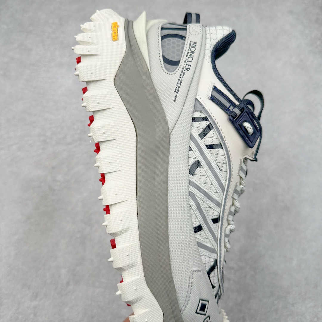图片[6]-＃莞产 Moncler Trailgrip Gore-Tex 蒙口越野旅行系列低帮厚底轻量户外登山运动鞋 盟可睐MONCLER TRAILGRIP 鞋履新季系列 前卫设计碰撞实用科技 轻盈面料无惧炎热夏季 Trailgrip运动鞋作为盟可睐Moncler的秋冬新作横空出世 融蕴品牌山地基因 运用科技前沿技术 征服野外复杂地形 醒目的胎纹设计搭配弧形橡胶鞋头 确保经久耐穿 为山野探险与都市畅游提供高效防护 Trailgrip 2023春夏系列将在既有的实用性基础之上 推出全新配色 并采用更轻材质 尺码：35 36 37 38 39 40 41 42 43 44 45 46-选品中心