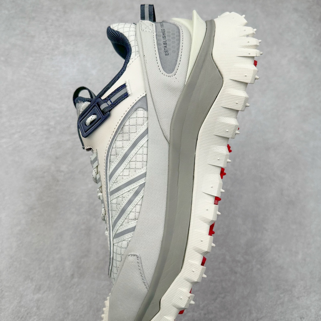 图片[7]-＃莞产 Moncler Trailgrip Gore-Tex 蒙口越野旅行系列低帮厚底轻量户外登山运动鞋 盟可睐MONCLER TRAILGRIP 鞋履新季系列 前卫设计碰撞实用科技 轻盈面料无惧炎热夏季 Trailgrip运动鞋作为盟可睐Moncler的秋冬新作横空出世 融蕴品牌山地基因 运用科技前沿技术 征服野外复杂地形 醒目的胎纹设计搭配弧形橡胶鞋头 确保经久耐穿 为山野探险与都市畅游提供高效防护 Trailgrip 2023春夏系列将在既有的实用性基础之上 推出全新配色 并采用更轻材质 尺码：35 36 37 38 39 40 41 42 43 44 45 46-选品中心