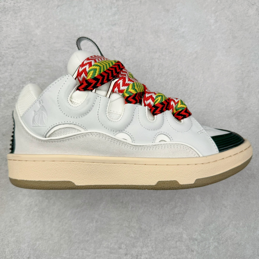 LANVIN CURB 人气单品 顶级版本LANVIN浪凡三代 最新走秀款CURB系列休闲运动鞋，官网一出热度火爆整个全球，各大网红也疯狂上脚 原版1：1开模重工艺制作，面料采用进口牛磨砂➕环保牛反绒➕金钢网织物 内里柔软透气太空棉面料 原版开模双色TPU大底 尺码：35 36 37 38 39 40 41 42 43 44 45-选品中心