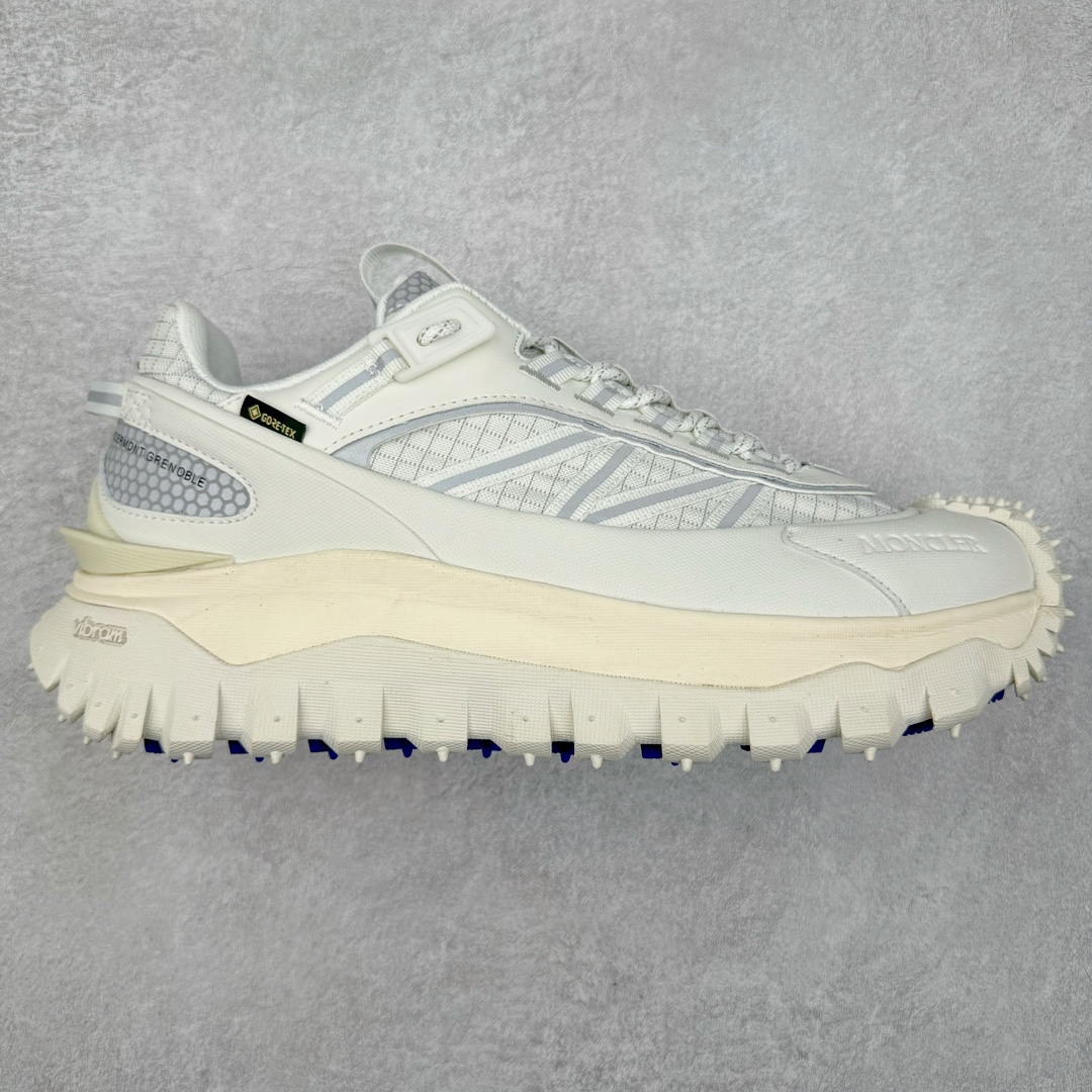 ＃莞产 Moncler Trailgrip Gore-Tex 蒙口越野旅行系列低帮厚底轻量户外登山运动鞋 盟可睐MONCLER TRAILGRIP 鞋履新季系列 前卫设计碰撞实用科技 轻盈面料无惧炎热夏季 Trailgrip运动鞋作为盟可睐Moncler的秋冬新作横空出世 融蕴品牌山地基因 运用科技前沿技术 征服野外复杂地形 醒目的胎纹设计搭配弧形橡胶鞋头 确保经久耐穿 为山野探险与都市畅游提供高效防护 Trailgrip 2023春夏系列将在既有的实用性基础之上 推出全新配色 并采用更轻材质 尺码：35 36 37 38 39 40 41 42 43 44 45 46-选品中心