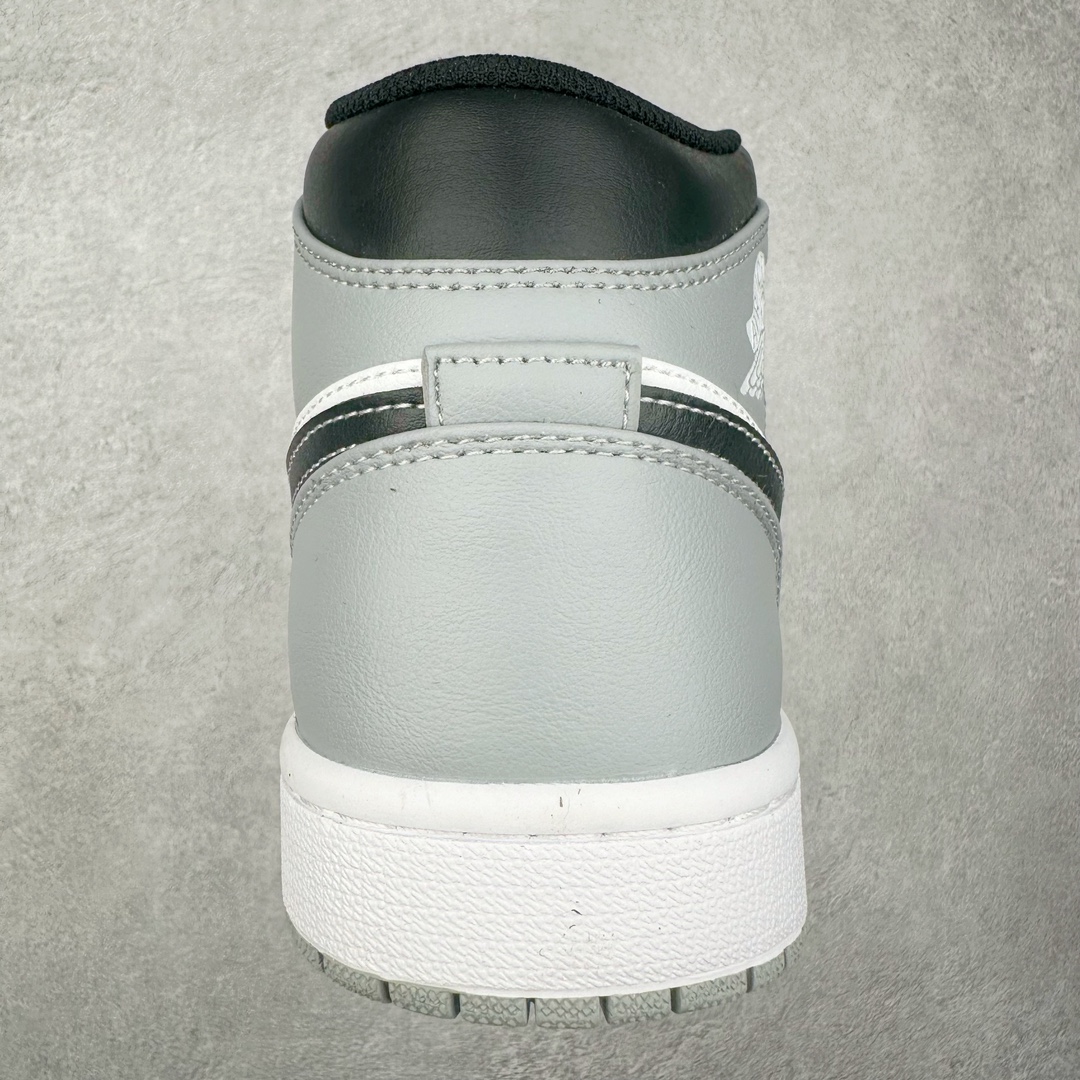 图片[8]-＃特价福利 Air Jordan AJ1 Mid 中帮系列 原装楦头纸板开发 完美鞋型 超高清洁度 鞋型不臃肿别扭 原厂内置全掌气垫 A模大底 鞋舌AJ原厂专用牛津布 AJ专用反口珍珠布 原厂无杂质高弹内里海棉 特殊封边弹力鞋带 原鞋开模 拒绝公底 购置公司同步原材料 都有细节原汁原味 忠于原版 尺码：36 36.5 37.5 38 38.5 39 40 40.5 41 42 42.5 43 44 44.5 45 46-选品中心