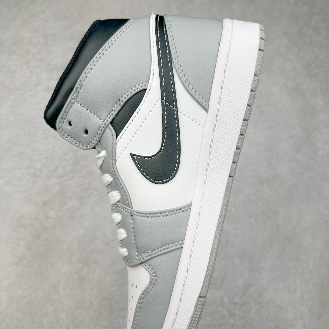 图片[7]-＃特价福利 Air Jordan AJ1 Mid 中帮系列 原装楦头纸板开发 完美鞋型 超高清洁度 鞋型不臃肿别扭 原厂内置全掌气垫 A模大底 鞋舌AJ原厂专用牛津布 AJ专用反口珍珠布 原厂无杂质高弹内里海棉 特殊封边弹力鞋带 原鞋开模 拒绝公底 购置公司同步原材料 都有细节原汁原味 忠于原版 尺码：36 36.5 37.5 38 38.5 39 40 40.5 41 42 42.5 43 44 44.5 45 46-选品中心