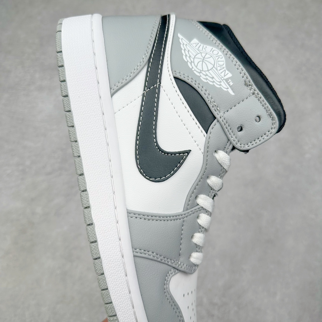 图片[6]-＃特价福利 Air Jordan AJ1 Mid 中帮系列 原装楦头纸板开发 完美鞋型 超高清洁度 鞋型不臃肿别扭 原厂内置全掌气垫 A模大底 鞋舌AJ原厂专用牛津布 AJ专用反口珍珠布 原厂无杂质高弹内里海棉 特殊封边弹力鞋带 原鞋开模 拒绝公底 购置公司同步原材料 都有细节原汁原味 忠于原版 尺码：36 36.5 37.5 38 38.5 39 40 40.5 41 42 42.5 43 44 44.5 45 46-选品中心