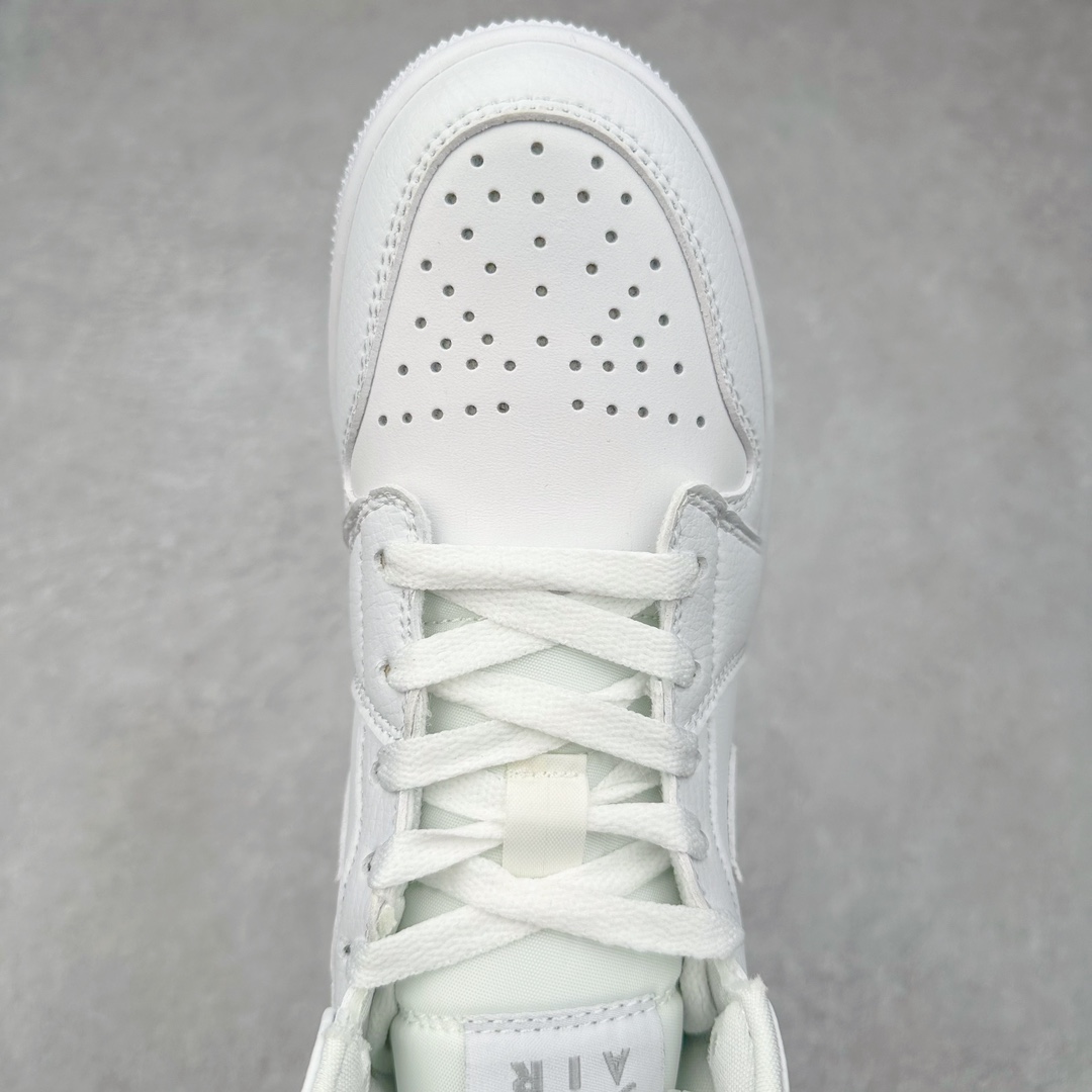 图片[4]-＃特价福利 Air Jordan AJ1 Mid 中帮系列 原装楦头纸板开发 完美鞋型 超高清洁度 鞋型不臃肿别扭 原厂内置全掌气垫 A模大底 鞋舌AJ原厂专用牛津布 AJ专用反口珍珠布 原厂无杂质高弹内里海棉 特殊封边弹力鞋带 原鞋开模 拒绝公底 购置公司同步原材料 都有细节原汁原味 忠于原版 尺码：36 36.5 37.5 38 38.5 39 40 40.5 41 42 42.5 43 44 44.5 45 46-选品中心