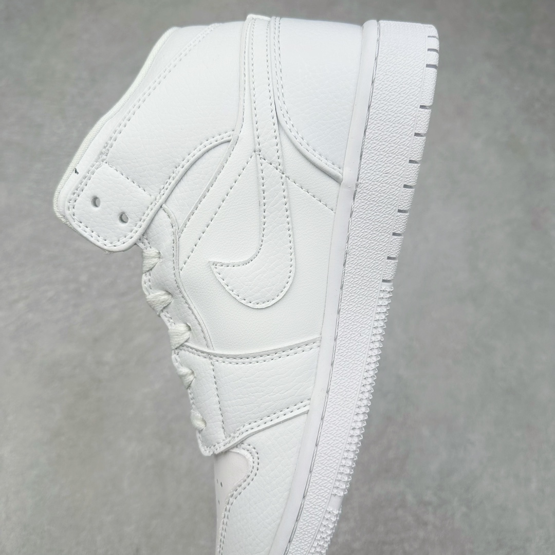 图片[7]-＃特价福利 Air Jordan AJ1 Mid 中帮系列 原装楦头纸板开发 完美鞋型 超高清洁度 鞋型不臃肿别扭 原厂内置全掌气垫 A模大底 鞋舌AJ原厂专用牛津布 AJ专用反口珍珠布 原厂无杂质高弹内里海棉 特殊封边弹力鞋带 原鞋开模 拒绝公底 购置公司同步原材料 都有细节原汁原味 忠于原版 尺码：36 36.5 37.5 38 38.5 39 40 40.5 41 42 42.5 43 44 44.5 45 46-选品中心