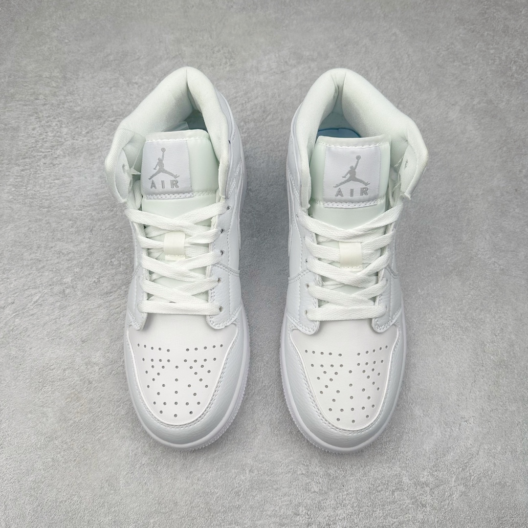 图片[2]-＃特价福利 Air Jordan AJ1 Mid 中帮系列 原装楦头纸板开发 完美鞋型 超高清洁度 鞋型不臃肿别扭 原厂内置全掌气垫 A模大底 鞋舌AJ原厂专用牛津布 AJ专用反口珍珠布 原厂无杂质高弹内里海棉 特殊封边弹力鞋带 原鞋开模 拒绝公底 购置公司同步原材料 都有细节原汁原味 忠于原版 尺码：36 36.5 37.5 38 38.5 39 40 40.5 41 42 42.5 43 44 44.5 45 46-选品中心
