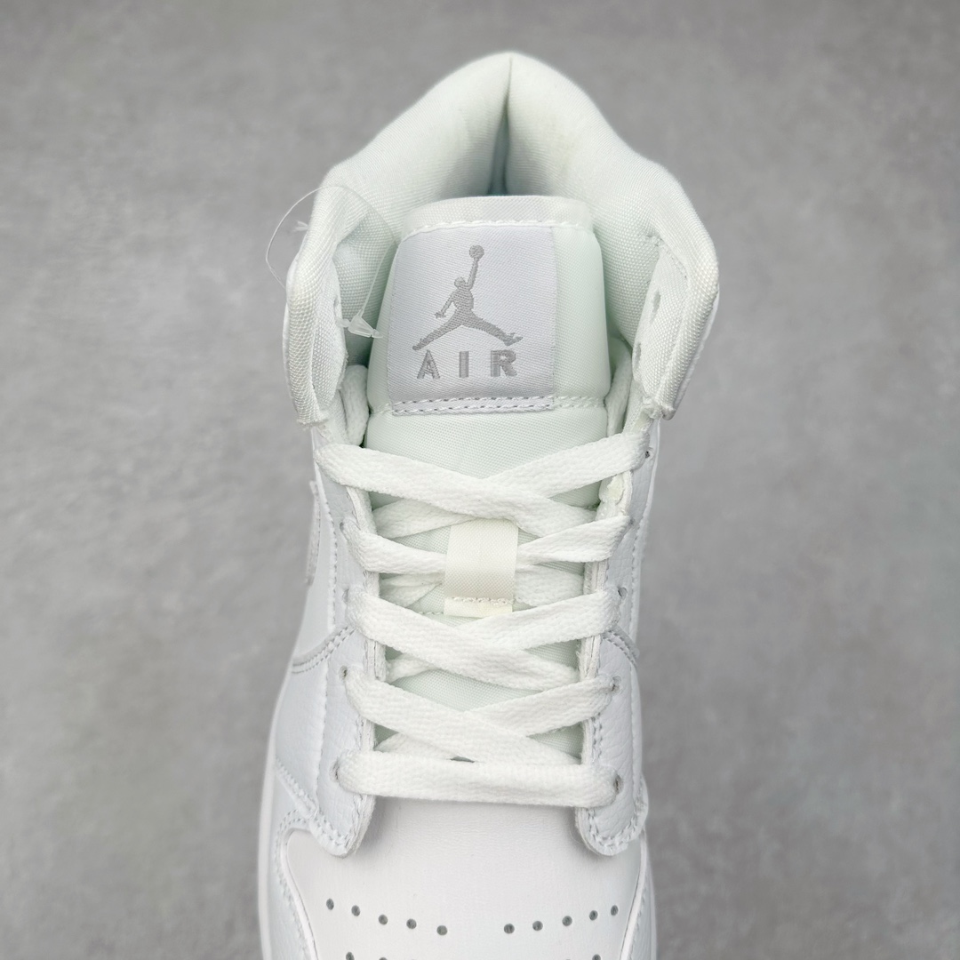 图片[5]-＃特价福利 Air Jordan AJ1 Mid 中帮系列 原装楦头纸板开发 完美鞋型 超高清洁度 鞋型不臃肿别扭 原厂内置全掌气垫 A模大底 鞋舌AJ原厂专用牛津布 AJ专用反口珍珠布 原厂无杂质高弹内里海棉 特殊封边弹力鞋带 原鞋开模 拒绝公底 购置公司同步原材料 都有细节原汁原味 忠于原版 尺码：36 36.5 37.5 38 38.5 39 40 40.5 41 42 42.5 43 44 44.5 45 46-选品中心