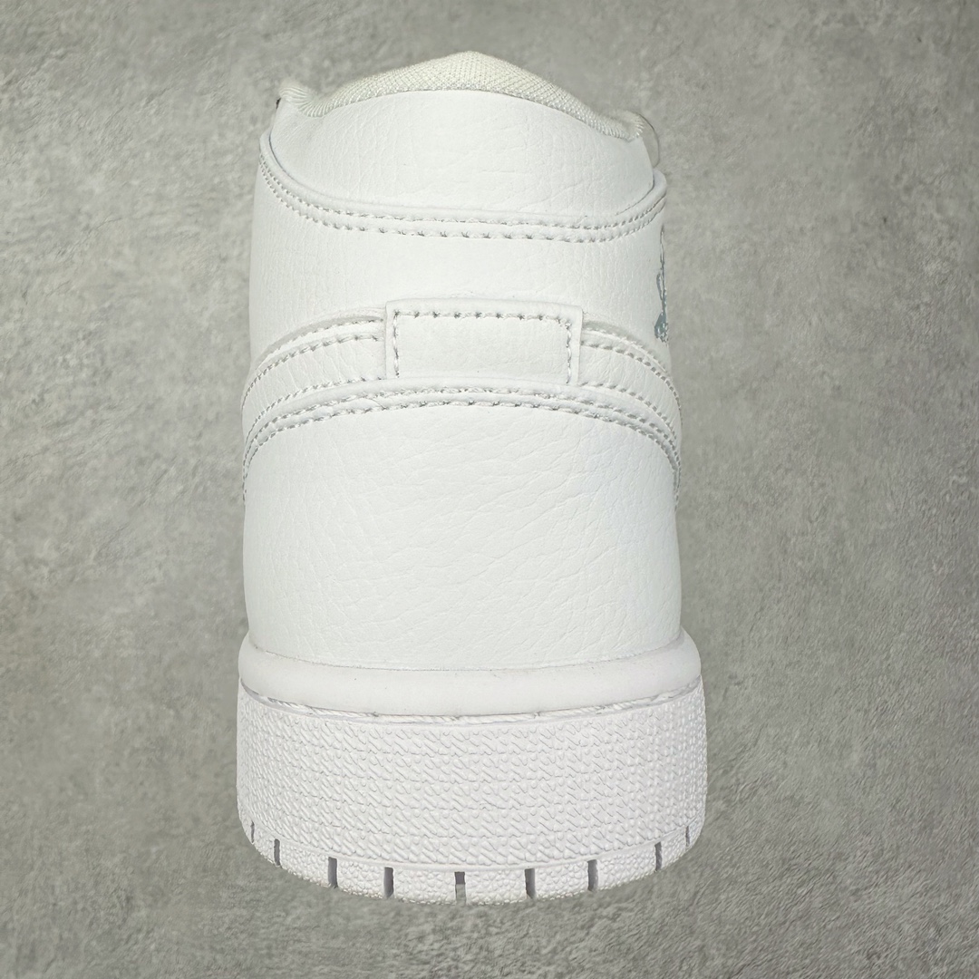 图片[8]-＃特价福利 Air Jordan AJ1 Mid 中帮系列 原装楦头纸板开发 完美鞋型 超高清洁度 鞋型不臃肿别扭 原厂内置全掌气垫 A模大底 鞋舌AJ原厂专用牛津布 AJ专用反口珍珠布 原厂无杂质高弹内里海棉 特殊封边弹力鞋带 原鞋开模 拒绝公底 购置公司同步原材料 都有细节原汁原味 忠于原版 尺码：36 36.5 37.5 38 38.5 39 40 40.5 41 42 42.5 43 44 44.5 45 46-选品中心