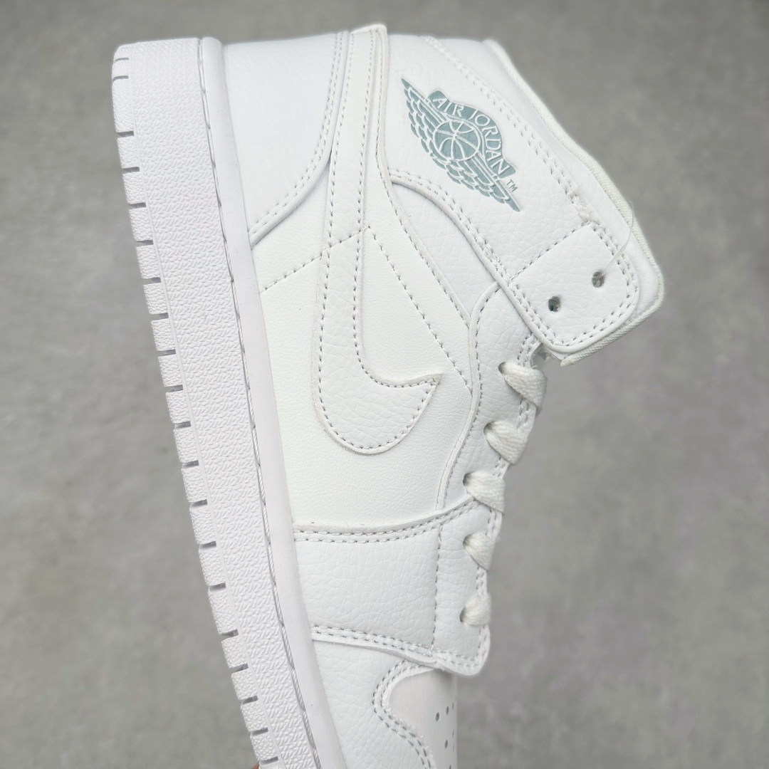 图片[6]-＃特价福利 Air Jordan AJ1 Mid 中帮系列 原装楦头纸板开发 完美鞋型 超高清洁度 鞋型不臃肿别扭 原厂内置全掌气垫 A模大底 鞋舌AJ原厂专用牛津布 AJ专用反口珍珠布 原厂无杂质高弹内里海棉 特殊封边弹力鞋带 原鞋开模 拒绝公底 购置公司同步原材料 都有细节原汁原味 忠于原版 尺码：36 36.5 37.5 38 38.5 39 40 40.5 41 42 42.5 43 44 44.5 45 46-选品中心