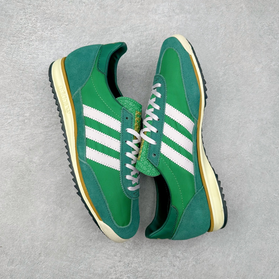 图片[3]-＃HP纯原 AD Wmns SL72 OG 系列德训足球风百搭低帮休闲运动板鞋 JG2133 采用高弹EVA+MODEL+RB三层组合底 区别市面RB一体大底 三层组合鞋底重量与原鞋一致 Originals 将有「T 头鞋」造型的诞生于 1972 年的 SL72 鞋款复刻带回 各位买鞋又有新选择了 1972 年 SL72 问世后 引领了后来阿迪达斯的跑鞋发展方向 其中「SL」代表了 Super Light 彰显了产品轻便的特性 1972 年 SL72 问世后 引领了后来阿迪达斯的跑鞋发展方向 其中「SL」代表了 Super Light 彰显了产品轻便的特性 这次 Originals 延续其轻质经典的基因 带来男女两款 SL72 男生款带来 SL72 RS 鞋型 RS 意为 Reshaped（重塑）鞋款在保留了经典的外观基础上 在尼龙材质里增加了填充物 使鞋型更加挺立和饱满 鞋头则更加圆润 鞋底的 EVA 材质则增加了鞋款的高度 女生款则带来 SL72 OG W 鞋型 OG 顾名思义则是致敬经典款式 相较于 RS（Reshaped）鞋款 鞋身更加纤细 其整体鞋身轮廓、线条、细节、材质上尊崇 70 年代 SL72 的设计 还原经典味道 尺码：36 36⅔ 37⅓ 38 38⅔ 39⅓ 40 40⅔ 41⅓ 42 42⅔ 43⅓ 44 44⅔ 45-选品中心