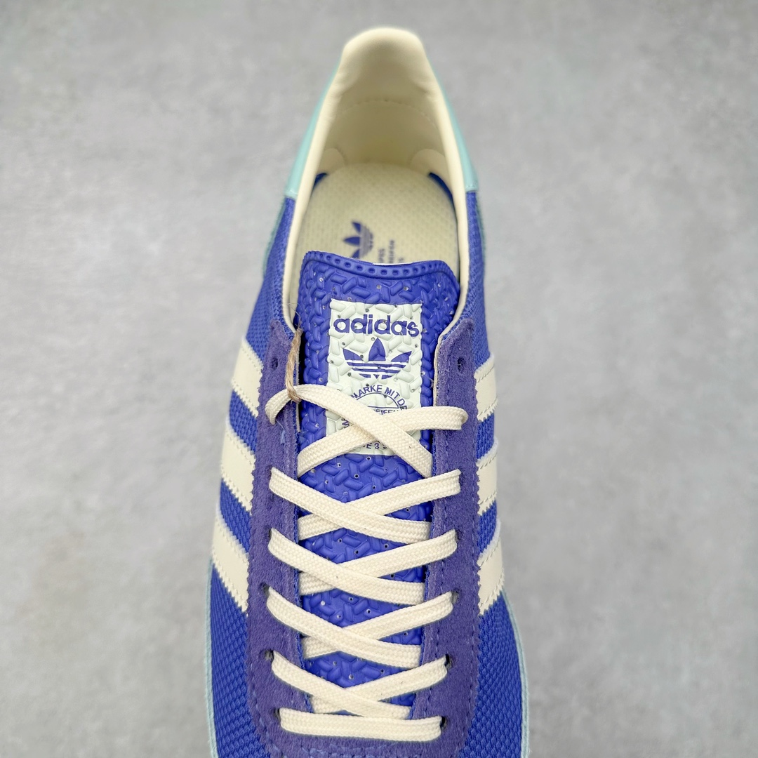 图片[5]-＃HP纯原 AD Wmns SL72 OG 系列德训足球风百搭低帮休闲运动板鞋 IH0290 采用高弹EVA+MODEL+RB三层组合底 区别市面RB一体大底 三层组合鞋底重量与原鞋一致 Originals 将有「T 头鞋」造型的诞生于 1972 年的 SL72 鞋款复刻带回 各位买鞋又有新选择了 1972 年 SL72 问世后 引领了后来阿迪达斯的跑鞋发展方向 其中「SL」代表了 Super Light 彰显了产品轻便的特性 1972 年 SL72 问世后 引领了后来阿迪达斯的跑鞋发展方向 其中「SL」代表了 Super Light 彰显了产品轻便的特性 这次 Originals 延续其轻质经典的基因 带来男女两款 SL72 男生款带来 SL72 RS 鞋型 RS 意为 Reshaped（重塑）鞋款在保留了经典的外观基础上 在尼龙材质里增加了填充物 使鞋型更加挺立和饱满 鞋头则更加圆润 鞋底的 EVA 材质则增加了鞋款的高度 女生款则带来 SL72 OG W 鞋型 OG 顾名思义则是致敬经典款式 相较于 RS（Reshaped）鞋款 鞋身更加纤细 其整体鞋身轮廓、线条、细节、材质上尊崇 70 年代 SL72 的设计 还原经典味道 尺码：36 36⅔ 37⅓ 38 38⅔ 39⅓ 40 40⅔ 41⅓ 42 42⅔ 43⅓ 44 44⅔ 45-选品中心