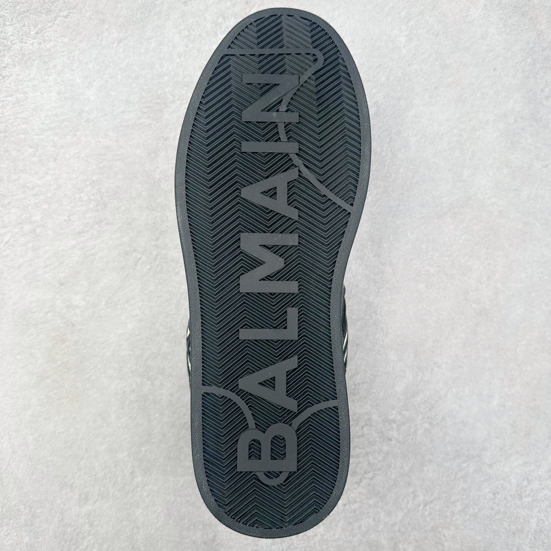 图片[9]-BALMAIN B-Court 巴尔曼小牛皮徽标刺绣低帮休闲男款板鞋 官网已经发售 平台力推流量热款 BALMAIN以其大胆而富有远见的廓形而著称 旨在为穿着者赋予力量 这款鞋履采用全身小牛皮鞋面拼接 牛皮内里垫脚 包裹性舒适性能强 鞋舌Balmain标志细节 鞋底独家开发私模 全网第一家出货 鞋后跟立体字母logo细节 鞋底Balmain标志 全套原版一致包装 尺码：39 40 41 42 43 44 45 46-选品中心