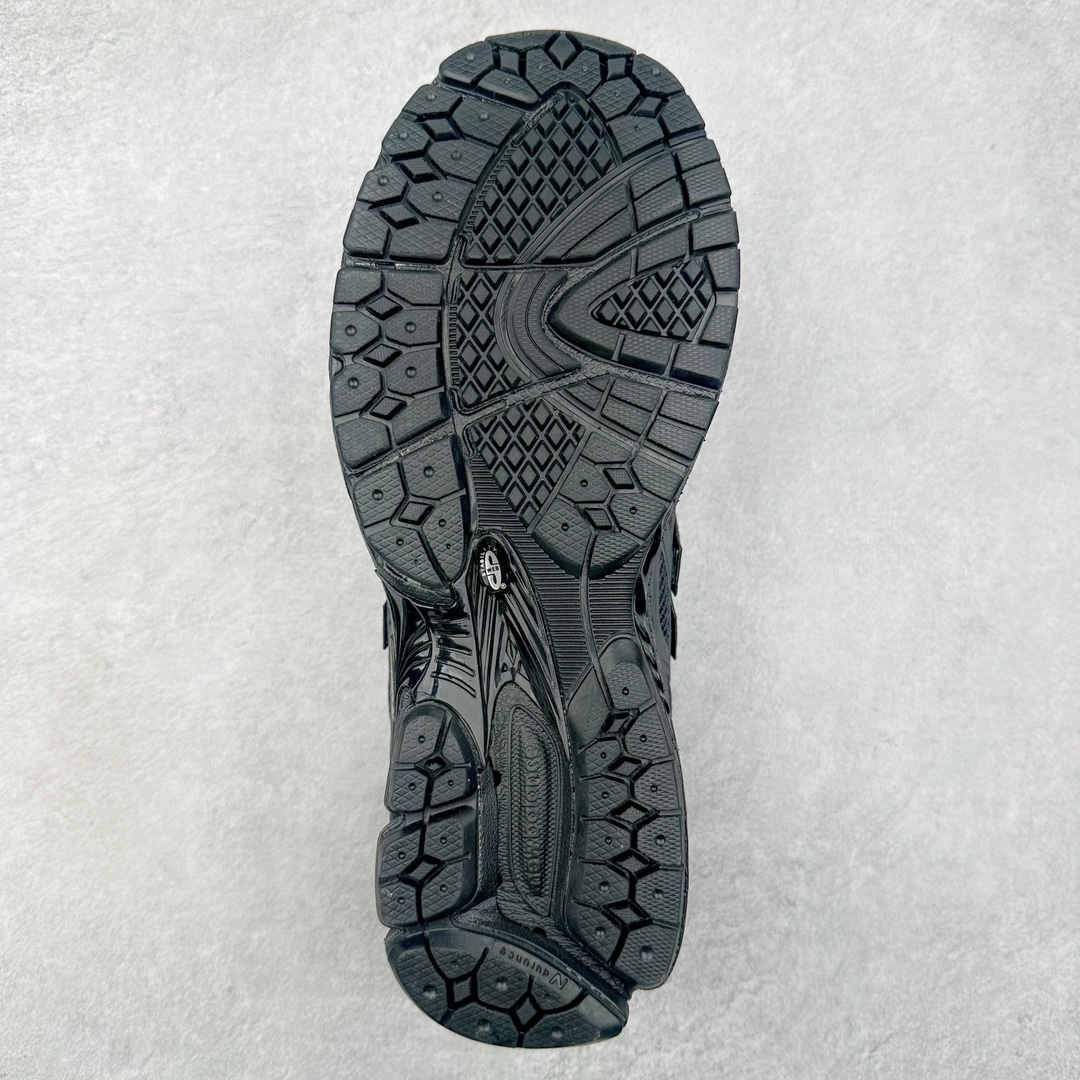 图片[9]-New Balance M1906R NB新百伦系列复古老爹风休闲运动慢跑鞋 采用轻质牛剖革拼接透气网眼衬垫织物鞋面材质 T-Beam大底提供足步弓支撑 保持步态稳定#后跟搭载外露缓震胶 鞋身整体以各种深浅不一的灰色覆盖 鞋头以淡蓝色调装饰，网眼衬垫通过不规律的色块实现做旧的美感 泛黄的鞋底更是进一步增添了复古气息 尺码：36 37 37.5 38 38.5 39.5 40 40.5 41.5 42 42.5 43 44 45-选品中心