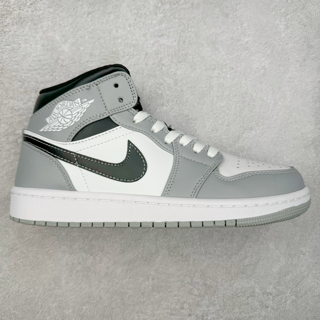 ＃特价福利 Air Jordan AJ1 Mid 中帮系列 原装楦头纸板开发 完美鞋型 超高清洁度 鞋型不臃肿别扭 原厂内置全掌气垫 A模大底 鞋舌AJ原厂专用牛津布 AJ专用反口珍珠布 原厂无杂质高弹内里海棉 特殊封边弹力鞋带 原鞋开模 拒绝公底 购置公司同步原材料 都有细节原汁原味 忠于原版 尺码：36 36.5 37.5 38 38.5 39 40 40.5 41 42 42.5 43 44 44.5 45 46-选品中心