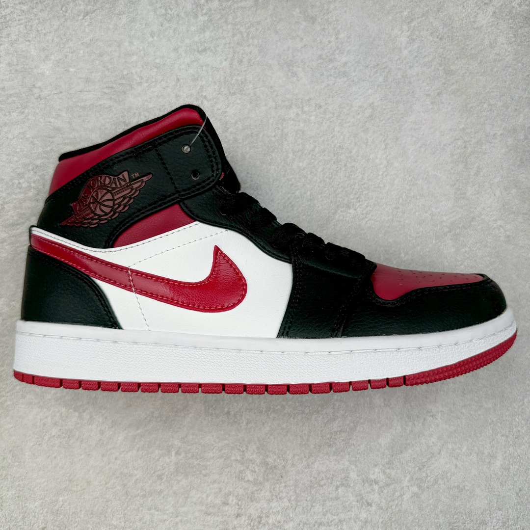 ＃特价福利 Air Jordan AJ1 Mid 中帮系列 原装楦头纸板开发 完美鞋型 超高清洁度 鞋型不臃肿别扭 原厂内置全掌气垫 A模大底 鞋舌AJ原厂专用牛津布 AJ专用反口珍珠布 原厂无杂质高弹内里海棉 特殊封边弹力鞋带 原鞋开模 拒绝公底 购置公司同步原材料 都有细节原汁原味 忠于原版 尺码：36 36.5 37.5 38 38.5 39 40 40.5 41 42 42.5 43 44 44.5 45 46-选品中心