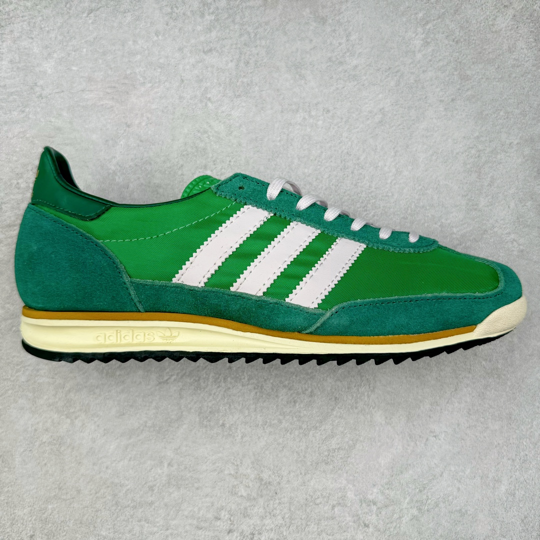 ＃HP纯原 AD Wmns SL72 OG 系列德训足球风百搭低帮休闲运动板鞋 JG2133 采用高弹EVA+MODEL+RB三层组合底 区别市面RB一体大底 三层组合鞋底重量与原鞋一致 Originals 将有「T 头鞋」造型的诞生于 1972 年的 SL72 鞋款复刻带回 各位买鞋又有新选择了 1972 年 SL72 问世后 引领了后来阿迪达斯的跑鞋发展方向 其中「SL」代表了 Super Light 彰显了产品轻便的特性 1972 年 SL72 问世后 引领了后来阿迪达斯的跑鞋发展方向 其中「SL」代表了 Super Light 彰显了产品轻便的特性 这次 Originals 延续其轻质经典的基因 带来男女两款 SL72 男生款带来 SL72 RS 鞋型 RS 意为 Reshaped（重塑）鞋款在保留了经典的外观基础上 在尼龙材质里增加了填充物 使鞋型更加挺立和饱满 鞋头则更加圆润 鞋底的 EVA 材质则增加了鞋款的高度 女生款则带来 SL72 OG W 鞋型 OG 顾名思义则是致敬经典款式 相较于 RS（Reshaped）鞋款 鞋身更加纤细 其整体鞋身轮廓、线条、细节、材质上尊崇 70 年代 SL72 的设计 还原经典味道 尺码：36 36⅔ 37⅓ 38 38⅔ 39⅓ 40 40⅔ 41⅓ 42 42⅔ 43⅓ 44 44⅔ 45-选品中心