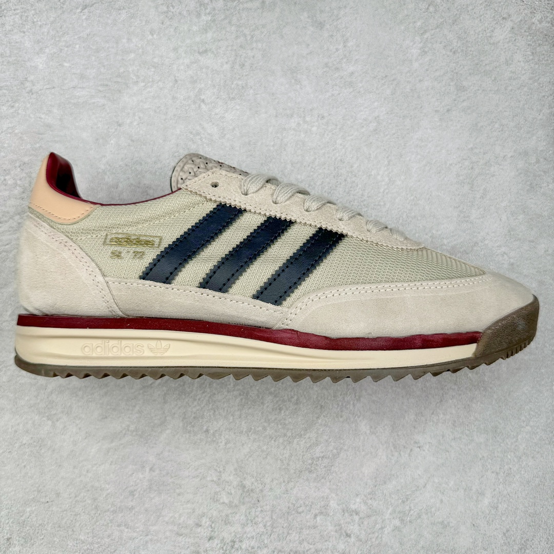 ＃纯原 AD Wmns SL72 OG 系列德训足球风百搭低帮休闲运动板鞋 JI2485 采用高弹EVA+MODEL+RB三层组合底 区别市面RB一体大底 三层组合鞋底重量与原鞋一致 Originals 将有「T 头鞋」造型的诞生于 1972 年的 SL72 鞋款复刻带回 各位买鞋又有新选择了 1972 年 SL72 问世后 引领了后来阿迪达斯的跑鞋发展方向 其中「SL」代表了 Super Light 彰显了产品轻便的特性 1972 年 SL72 问世后 引领了后来阿迪达斯的跑鞋发展方向 其中「SL」代表了 Super Light 彰显了产品轻便的特性 这次 Originals 延续其轻质经典的基因 带来男女两款 SL72 男生款带来 SL72 RS 鞋型 RS 意为 Reshaped（重塑）鞋款在保留了经典的外观基础上 在尼龙材质里增加了填充物 使鞋型更加挺立和饱满 鞋头则更加圆润 鞋底的 EVA 材质则增加了鞋款的高度 女生款则带来 SL72 OG W 鞋型 OG 顾名思义则是致敬经典款式 相较于 RS（Reshaped）鞋款 鞋身更加纤细 其整体鞋身轮廓、线条、细节、材质上尊崇 70 年代 SL72 的设计 还原经典味道 尺码：36 36⅔ 37⅓ 38 38⅔ 39⅓ 40 40⅔ 41⅓ 42 42⅔ 43⅓ 44 44⅔ 45-选品中心