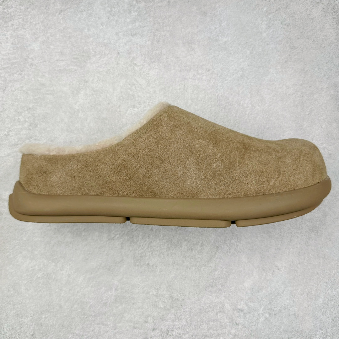 ＃SP原厂 UGG 1681 小土豆半拖秋冬羊皮毛一体雪地靴 全鞋采用ZP同厂 隆丰A级澳洲进口羊皮毛一体 品牌代工厂生产线 完全遵循ZP工艺流程 代工厂原厂版师 秉承无原鞋不开发选择 注重每一处细节 市面最正版型 TREADLITE\\\”轻翼\\\”科技外底 轻便/耐用/柔韧/桩型【售后郑重承诺】一个月内若出现重大脱胶/断底等质量问题 直接为您换新！尺码：35 36 37 38 39 40-选品中心