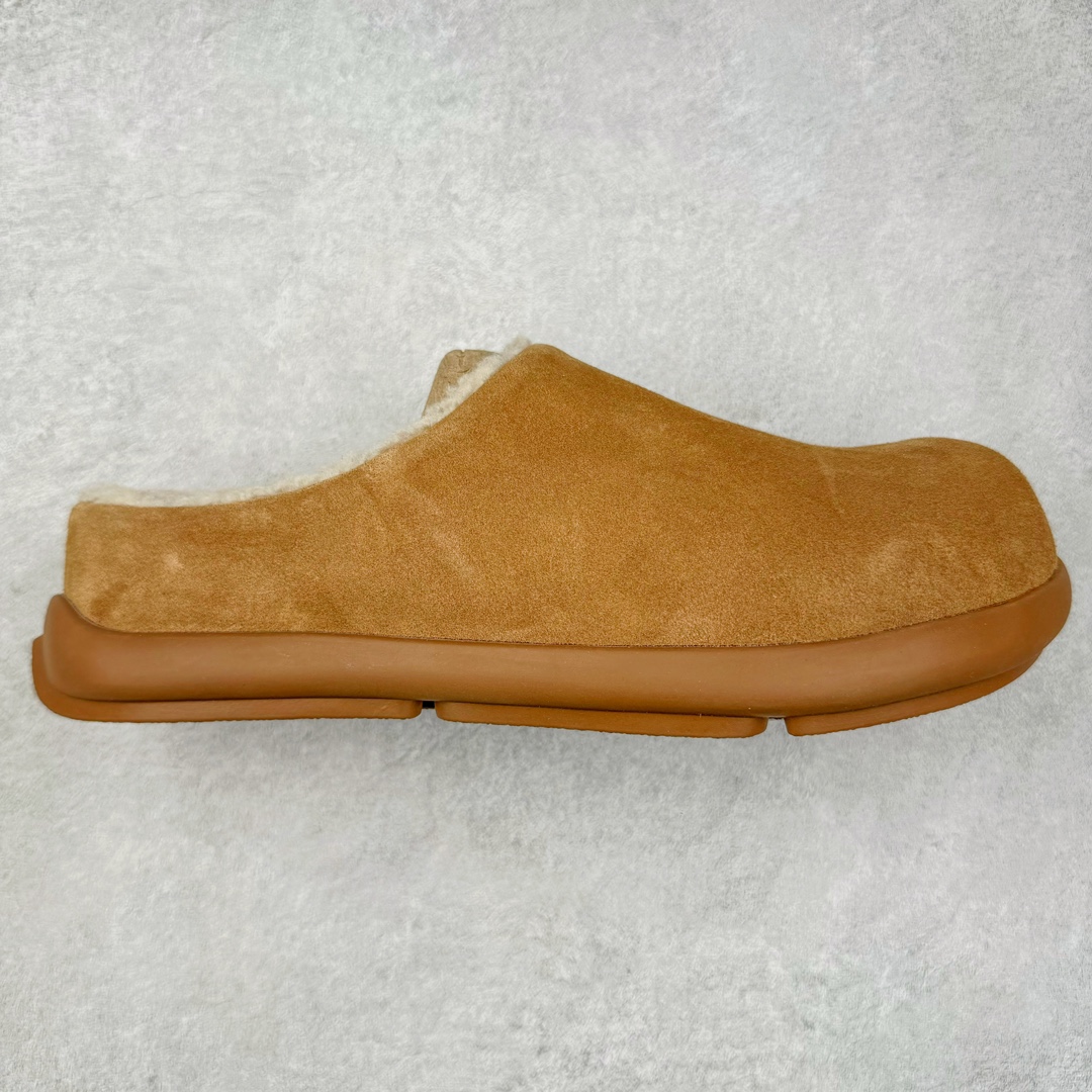 ＃SP原厂 UGG 1681 小土豆半拖秋冬羊皮毛一体雪地靴 全鞋采用ZP同厂 隆丰A级澳洲进口羊皮毛一体 品牌代工厂生产线 完全遵循ZP工艺流程 代工厂原厂版师 秉承无原鞋不开发选择 注重每一处细节 市面最正版型 TREADLITE\\\”轻翼\\\”科技外底 轻便/耐用/柔韧/桩型【售后郑重承诺】一个月内若出现重大脱胶/断底等质量问题 直接为您换新！尺码：35 36 37 38 39 40-选品中心