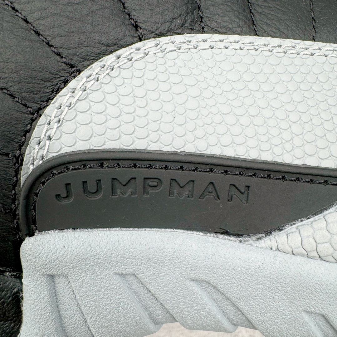 图片[17]-＃SZ纯原 Air Jordan AJ12 Retro 黑灰 货号：CT8013-010 外贸特供批次 原楦原档案数据开模打造 原汁原味12代鞋型 进口原厂皮料 原厂碳板 原装材料 原厂定制金属扣 原厂电绣 支持与公司货全方位对比 只服务于5%懂鞋的高端客户 发国外可支持各种retail商店充正寄售 尺码：40 40.5 41 42 42.5 43 44 44.5 45 45.5 46 47.5 48.5-选品中心