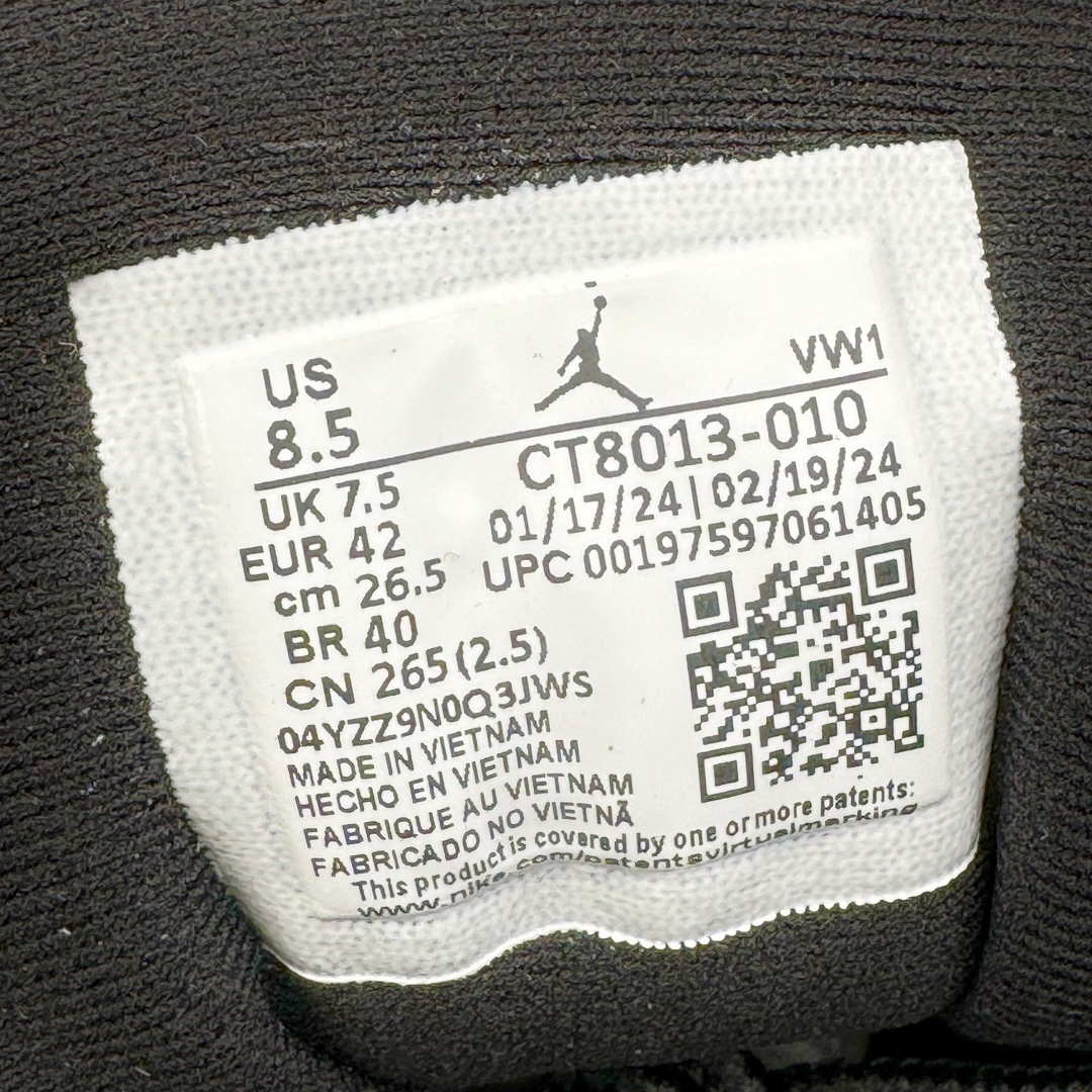 图片[11]-＃SZ纯原 Air Jordan AJ12 Retro 黑灰 货号：CT8013-010 外贸特供批次 原楦原档案数据开模打造 原汁原味12代鞋型 进口原厂皮料 原厂碳板 原装材料 原厂定制金属扣 原厂电绣 支持与公司货全方位对比 只服务于5%懂鞋的高端客户 发国外可支持各种retail商店充正寄售 尺码：40 40.5 41 42 42.5 43 44 44.5 45 45.5 46 47.5 48.5-选品中心