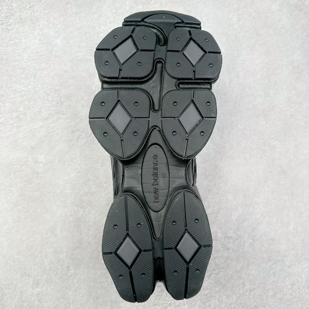 图片[9]-＃纯原特价福利 New Balance NB9060系列 新百伦绒面革网布经典百搭防滑耐磨透气低帮生活休闲鞋 全套原楦原纸板原厂数据开发 进口三明治网面 原装进口翻毛皮料正确绒感卡色 正确中底拉帮中底网布细节 原厂标裁 带紫光防伪 定制后跟透明水晶模块 冲裁组合 大底贴合程度胶水上色把控完美 整洁度挑战全网艺术家 多道序QC把关品质完善 匠心打造 耗时两个月开发完成 工艺极其复杂难度可想而知 新开独立私模大底 全网唯一正确六层组合大底 高端零售专供产物 尺码：36 37 37.5 38 38.5 39 40 40.5 41 42 42.5 43 44 45 46.5-选品中心