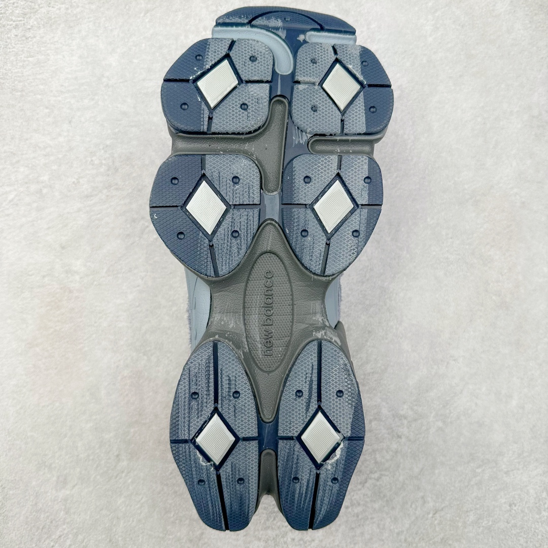 图片[9]-＃纯原特价福利 New Balance NB9060系列 新百伦绒面革网布经典百搭防滑耐磨透气低帮生活休闲鞋 全套原楦原纸板原厂数据开发 进口三明治网面 原装进口翻毛皮料正确绒感卡色 正确中底拉帮中底网布细节 原厂标裁 带紫光防伪 定制后跟透明水晶模块 冲裁组合 大底贴合程度胶水上色把控完美 整洁度挑战全网艺术家 多道序QC把关品质完善 匠心打造 耗时两个月开发完成 工艺极其复杂难度可想而知 新开独立私模大底 全网唯一正确六层组合大底 高端零售专供产物 尺码：36 37 37.5 38 38.5 39 40 40.5 41 42 42.5 43 44 45 46.5-选品中心