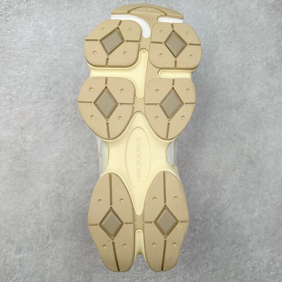 图片[9]-＃纯原特价福利 New Balance NB9060系列 新百伦绒面革网布经典百搭防滑耐磨透气低帮生活休闲鞋 全套原楦原纸板原厂数据开发 进口三明治网面 原装进口翻毛皮料正确绒感卡色 正确中底拉帮中底网布细节 原厂标裁 带紫光防伪 定制后跟透明水晶模块 冲裁组合 大底贴合程度胶水上色把控完美 整洁度挑战全网艺术家 多道序QC把关品质完善 匠心打造 耗时两个月开发完成 工艺极其复杂难度可想而知 新开独立私模大底 全网唯一正确六层组合大底 高端零售专供产物 尺码：36 37 37.5 38 38.5 39 40 40.5 41 42 42.5 43 44 45 46.5-选品中心