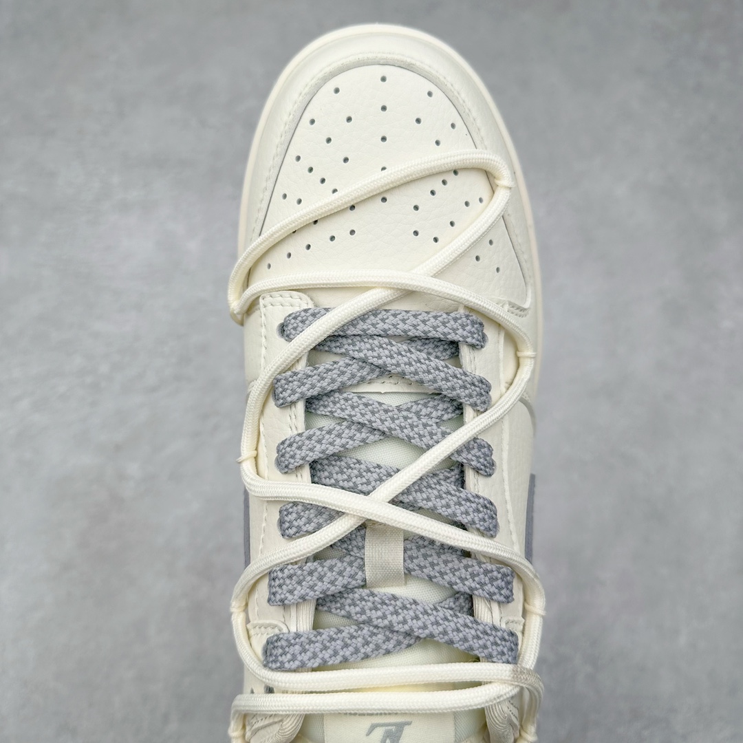 图片[4]-NK Dunk Low 定制配色 JJ5688-101 大厂出品 极力推荐 原装头层材料 独家版型蒸餾加工帶來的是更好的视觉和脚感体验大厂纯原品质出货 清洁度 电绣工艺 皮料切割干净无任何毛边 细节完美 尺码：36 36.5 37.5 38 38.5 39 40 40.5 41 42 42.5 43 44 44.5 45 46 47.5-选品中心