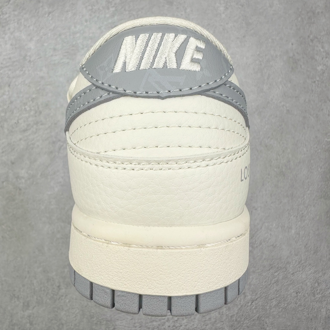 图片[8]-NK Dunk Low 定制配色 JJ5688-101 大厂出品 极力推荐 原装头层材料 独家版型蒸餾加工帶來的是更好的视觉和脚感体验大厂纯原品质出货 清洁度 电绣工艺 皮料切割干净无任何毛边 细节完美 尺码：36 36.5 37.5 38 38.5 39 40 40.5 41 42 42.5 43 44 44.5 45 46 47.5-选品中心