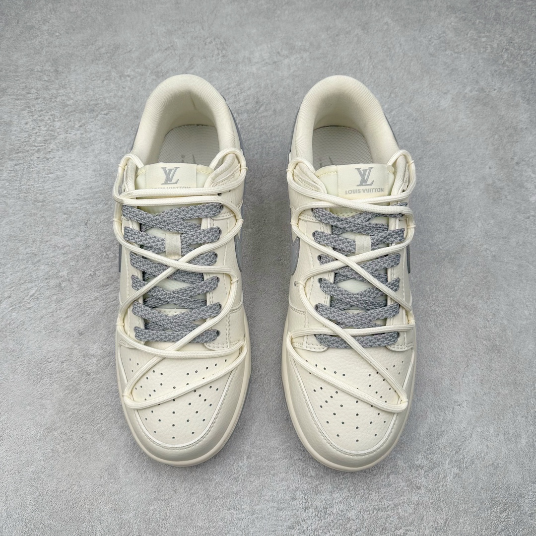 图片[2]-NK Dunk Low 定制配色 JJ5688-101 大厂出品 极力推荐 原装头层材料 独家版型蒸餾加工帶來的是更好的视觉和脚感体验大厂纯原品质出货 清洁度 电绣工艺 皮料切割干净无任何毛边 细节完美 尺码：36 36.5 37.5 38 38.5 39 40 40.5 41 42 42.5 43 44 44.5 45 46 47.5-选品中心
