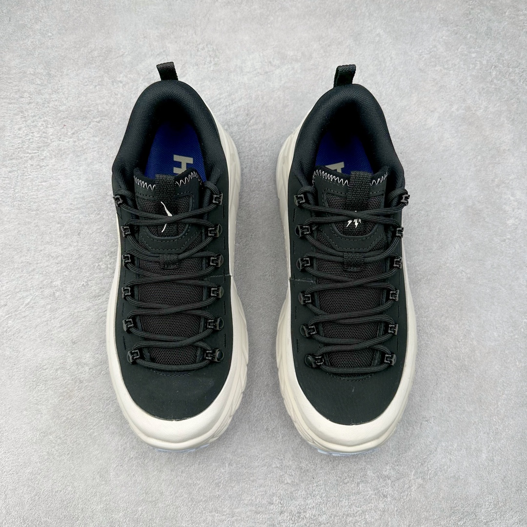 图片[2]-Hidden Characters x HOKA ONE ONE Hoka Tor Summit 2 Low\\\”White Black\\\”托亚顶峰系列低帮厚底轻量坦克户外登山运动鞋 鞋子采用细腻牛皮革包围 外圈挡泥板则是天然磨砂质地橡胶 金属鞋带扣 逼格拉满，Vibram大底与双层泡棉中底增加缓冲 给穿着者最佳的抓地力及舒适性，而整对鞋以牛巴革和耐用尼龙布材打造 与坚固的鞋底相结合，可以牢固地支撑脚部和脚踝 另外外层搭载的Event技术 保持鞋履防水以及鞋内透气作用 货号：1157070/SWW 尺码：36-46-选品中心