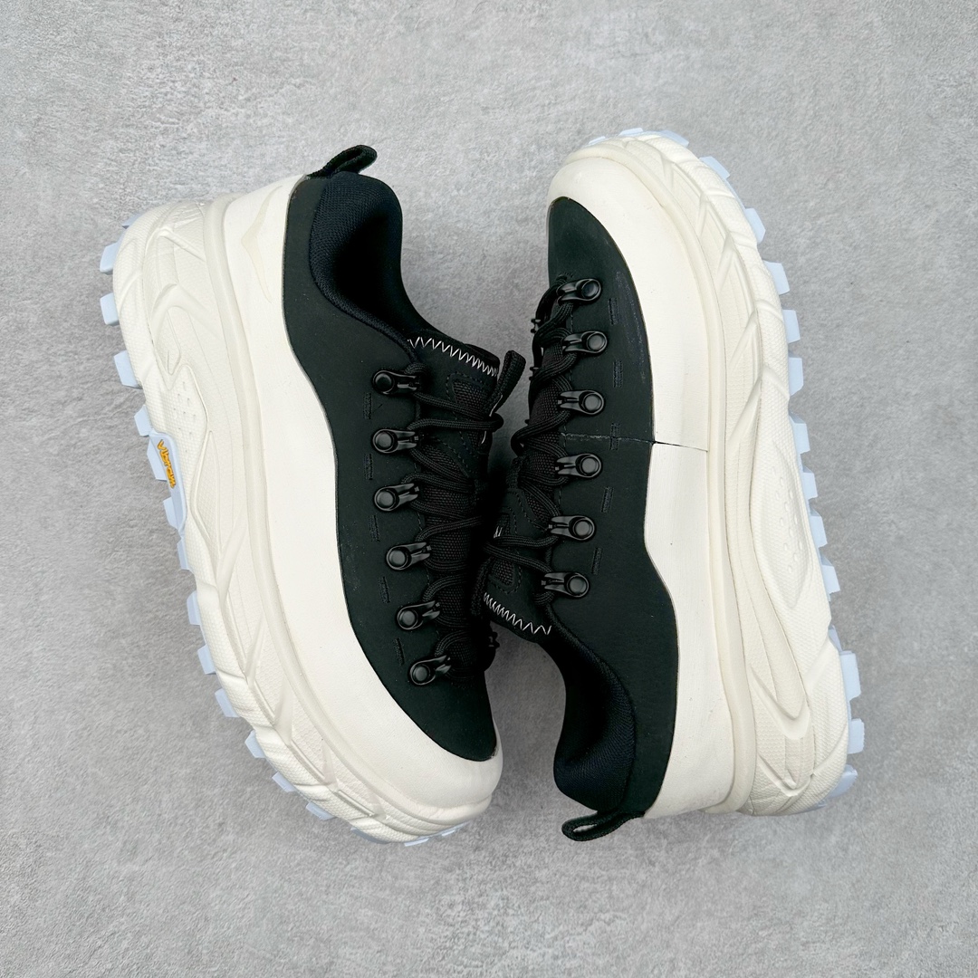 图片[3]-Hidden Characters x HOKA ONE ONE Hoka Tor Summit 2 Low\\\”White Black\\\”托亚顶峰系列低帮厚底轻量坦克户外登山运动鞋 鞋子采用细腻牛皮革包围 外圈挡泥板则是天然磨砂质地橡胶 金属鞋带扣 逼格拉满，Vibram大底与双层泡棉中底增加缓冲 给穿着者最佳的抓地力及舒适性，而整对鞋以牛巴革和耐用尼龙布材打造 与坚固的鞋底相结合，可以牢固地支撑脚部和脚踝 另外外层搭载的Event技术 保持鞋履防水以及鞋内透气作用 货号：1157070/SWW 尺码：36-46-选品中心