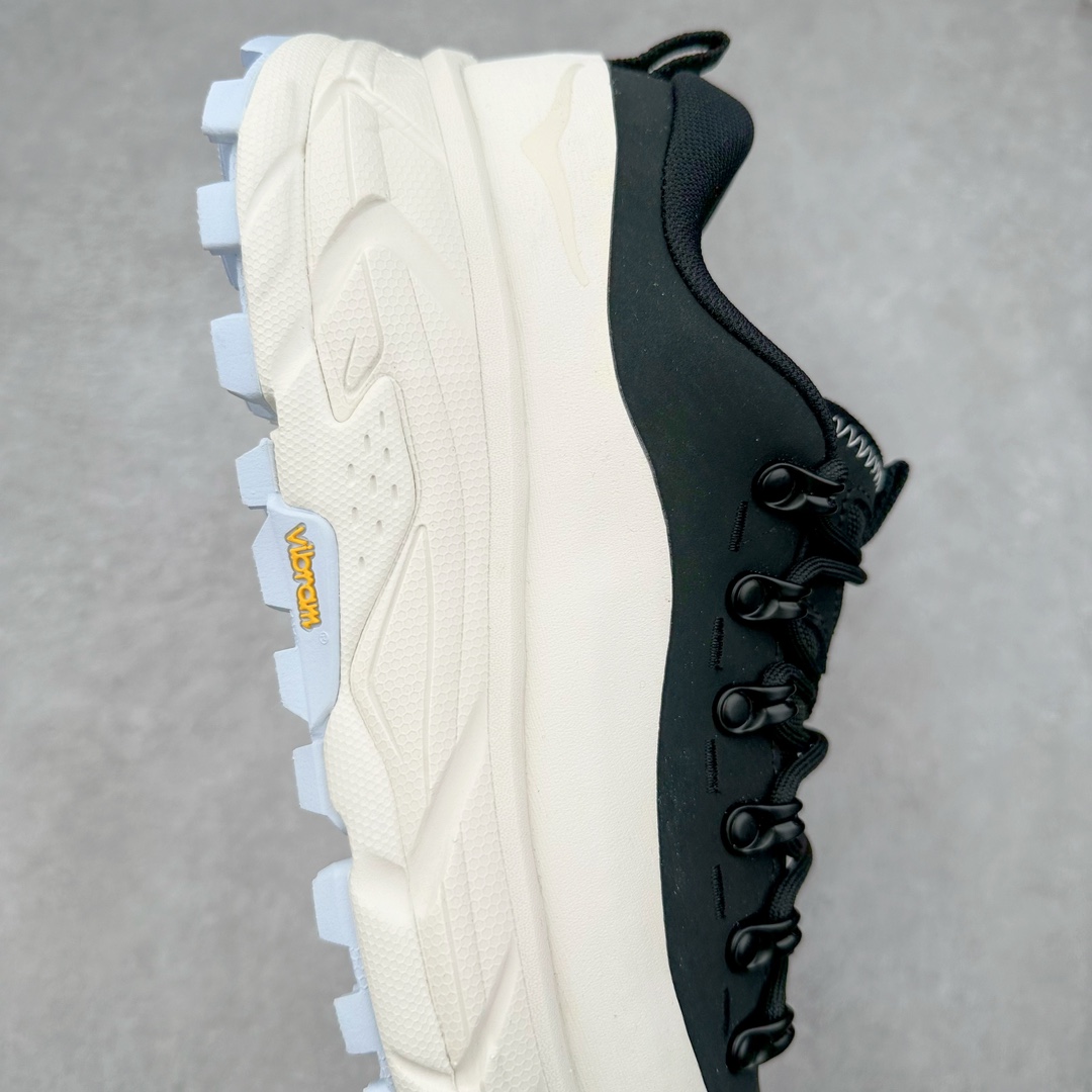 图片[6]-Hidden Characters x HOKA ONE ONE Hoka Tor Summit 2 Low\\\”White Black\\\”托亚顶峰系列低帮厚底轻量坦克户外登山运动鞋 鞋子采用细腻牛皮革包围 外圈挡泥板则是天然磨砂质地橡胶 金属鞋带扣 逼格拉满，Vibram大底与双层泡棉中底增加缓冲 给穿着者最佳的抓地力及舒适性，而整对鞋以牛巴革和耐用尼龙布材打造 与坚固的鞋底相结合，可以牢固地支撑脚部和脚踝 另外外层搭载的Event技术 保持鞋履防水以及鞋内透气作用 货号：1157070/SWW 尺码：36-46-选品中心