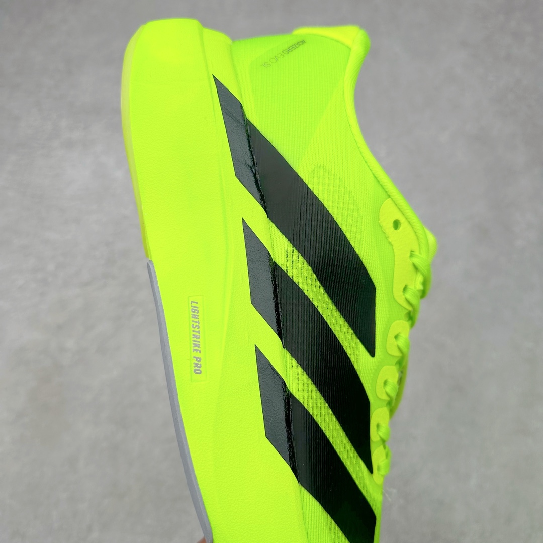 图片[6]-AD Adizero Eva SL M 零度进化版系列低帮轻便透气竞速休闲运动慢跑鞋 JR3416 相信大家对去年 adidas 横空出世的「顶级超跑」adiZero Adios Pro EVO 1 记忆犹新！不仅登顶阿迪史上最轻跑鞋宝座，更在接下来的全球马拉松赛事中，持续书写着惊人成绩，被网友戏称新一代「阿迪神鞋」全网刷屏！极简设计语言与强烈速度感和存在感的鞋侧三线，让人过目不忘，特别种草！其中定位于中长跑训练的 adidas Adizero Evo SL，整体外观造型与 adiZero Adios Pro EVO 1 非常相似。中底配置方面搭载全掌 Lightstrike Pro，鞋面采用透气网面示人，契合日常训练鞋的定位，更加耐用。外底给到了马牌橡胶，及类似上代竞速旗舰 adidas Adizero Adios Pro 3 区域分布。整体看下来无论是外观的鲜明辨识度，还是配置的扎实程度都很顶。尺码：36 36⅔ 37⅓ 38 38⅔ 39⅓ 40 40⅔ 41⅓ 42 42⅔ 43⅓ 44 45-选品中心