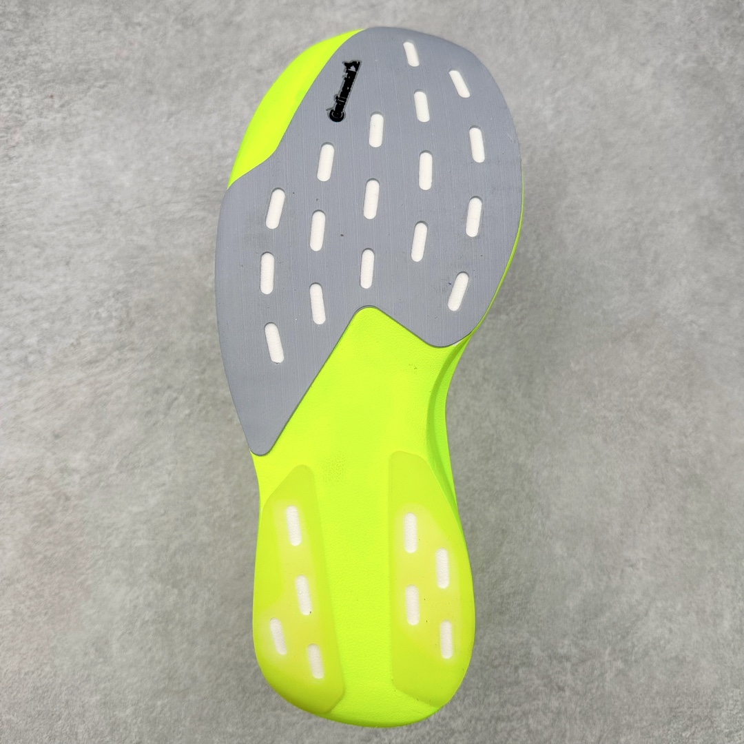 图片[9]-AD Adizero Eva SL M 零度进化版系列低帮轻便透气竞速休闲运动慢跑鞋 JR3416 相信大家对去年 adidas 横空出世的「顶级超跑」adiZero Adios Pro EVO 1 记忆犹新！不仅登顶阿迪史上最轻跑鞋宝座，更在接下来的全球马拉松赛事中，持续书写着惊人成绩，被网友戏称新一代「阿迪神鞋」全网刷屏！极简设计语言与强烈速度感和存在感的鞋侧三线，让人过目不忘，特别种草！其中定位于中长跑训练的 adidas Adizero Evo SL，整体外观造型与 adiZero Adios Pro EVO 1 非常相似。中底配置方面搭载全掌 Lightstrike Pro，鞋面采用透气网面示人，契合日常训练鞋的定位，更加耐用。外底给到了马牌橡胶，及类似上代竞速旗舰 adidas Adizero Adios Pro 3 区域分布。整体看下来无论是外观的鲜明辨识度，还是配置的扎实程度都很顶。尺码：36 36⅔ 37⅓ 38 38⅔ 39⅓ 40 40⅔ 41⅓ 42 42⅔ 43⅓ 44 45-选品中心