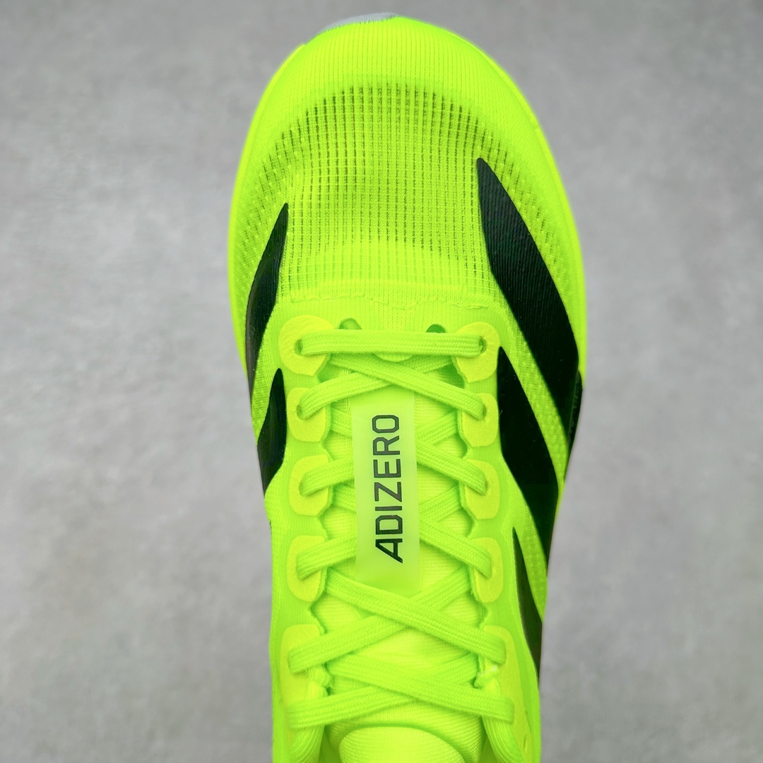图片[4]-AD Adizero Eva SL M 零度进化版系列低帮轻便透气竞速休闲运动慢跑鞋 JR3416 相信大家对去年 adidas 横空出世的「顶级超跑」adiZero Adios Pro EVO 1 记忆犹新！不仅登顶阿迪史上最轻跑鞋宝座，更在接下来的全球马拉松赛事中，持续书写着惊人成绩，被网友戏称新一代「阿迪神鞋」全网刷屏！极简设计语言与强烈速度感和存在感的鞋侧三线，让人过目不忘，特别种草！其中定位于中长跑训练的 adidas Adizero Evo SL，整体外观造型与 adiZero Adios Pro EVO 1 非常相似。中底配置方面搭载全掌 Lightstrike Pro，鞋面采用透气网面示人，契合日常训练鞋的定位，更加耐用。外底给到了马牌橡胶，及类似上代竞速旗舰 adidas Adizero Adios Pro 3 区域分布。整体看下来无论是外观的鲜明辨识度，还是配置的扎实程度都很顶。尺码：36 36⅔ 37⅓ 38 38⅔ 39⅓ 40 40⅔ 41⅓ 42 42⅔ 43⅓ 44 45-选品中心
