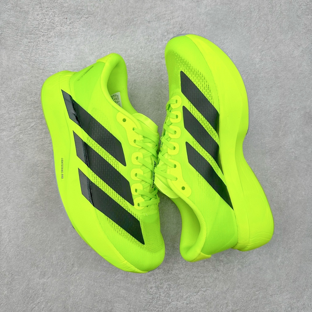 图片[3]-AD Adizero Eva SL M 零度进化版系列低帮轻便透气竞速休闲运动慢跑鞋 JR3416 相信大家对去年 adidas 横空出世的「顶级超跑」adiZero Adios Pro EVO 1 记忆犹新！不仅登顶阿迪史上最轻跑鞋宝座，更在接下来的全球马拉松赛事中，持续书写着惊人成绩，被网友戏称新一代「阿迪神鞋」全网刷屏！极简设计语言与强烈速度感和存在感的鞋侧三线，让人过目不忘，特别种草！其中定位于中长跑训练的 adidas Adizero Evo SL，整体外观造型与 adiZero Adios Pro EVO 1 非常相似。中底配置方面搭载全掌 Lightstrike Pro，鞋面采用透气网面示人，契合日常训练鞋的定位，更加耐用。外底给到了马牌橡胶，及类似上代竞速旗舰 adidas Adizero Adios Pro 3 区域分布。整体看下来无论是外观的鲜明辨识度，还是配置的扎实程度都很顶。尺码：36 36⅔ 37⅓ 38 38⅔ 39⅓ 40 40⅔ 41⅓ 42 42⅔ 43⅓ 44 45-选品中心