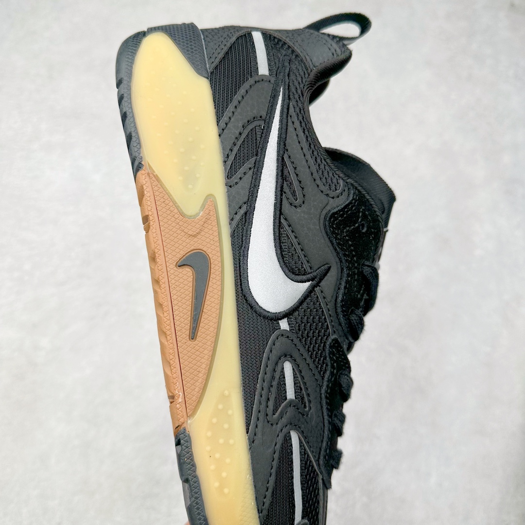 图片[6]-NIKE JAM 系列舒适时尚防滑耐磨低帮生活休闲鞋 FN0314-002 采用鞋面合成皮革与网眼布设计 以便于运动员在霹雳舞运动中的保护和耐穿 中底设计细节采用翻转SWOOSH设计 使得倒立动作时更显帅气 鞋子中的整体结构下降 有助于提供更好的缓震效果 设计语言来与NIKE 2000年跑跑鞋中汲取的材料组合以及设计语言 鞋子在线条处大量采用反光效果 尺码：36 36.5 37.5 38 38.5 39 40 40.5 41 42 42.5 43 44 44.5 45 46-选品中心