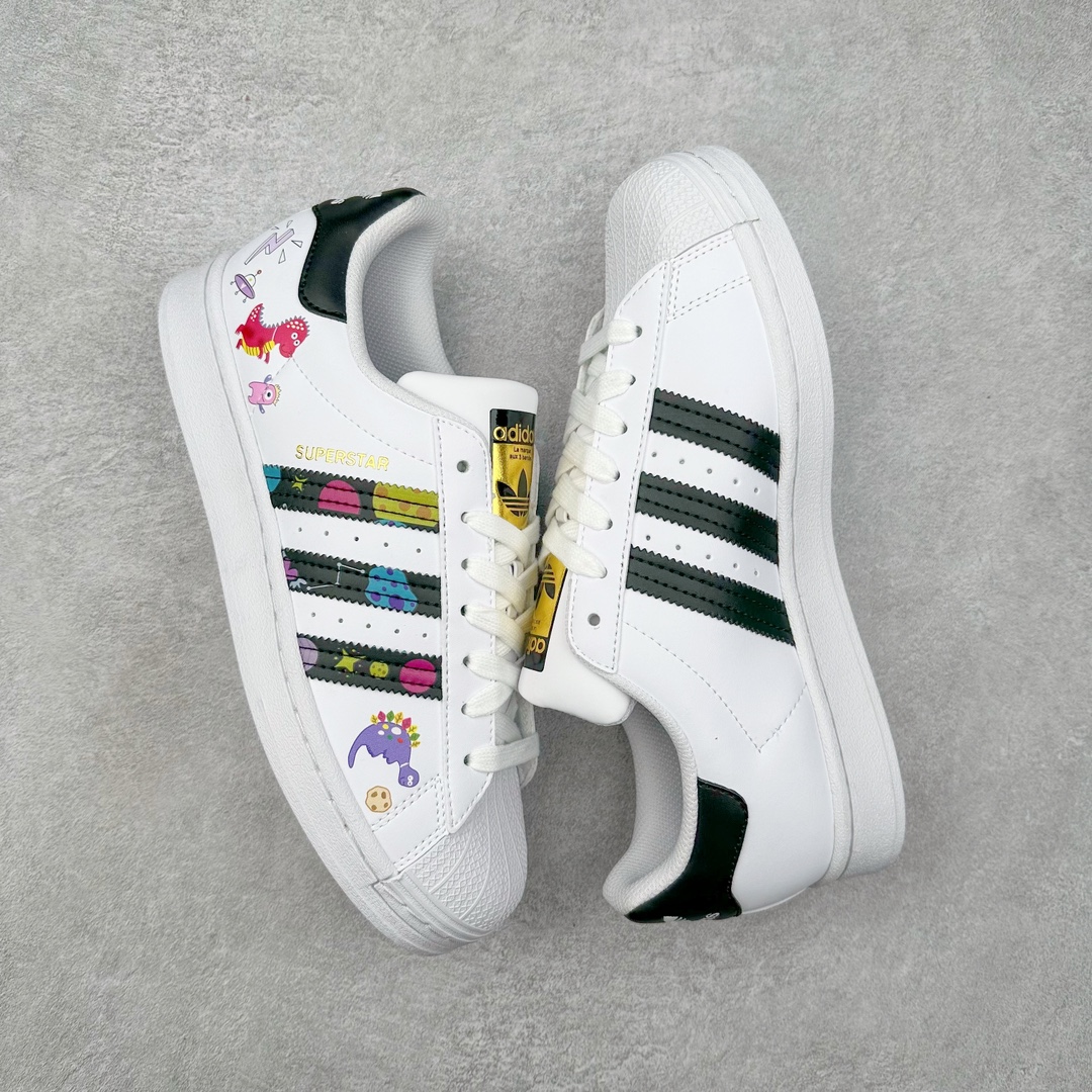 图片[3]-AD Originals Superstar 经典复古贝壳头板鞋 EG4958 诞生于1969年 是第一双将全皮面鞋 身与橡胶鞋头结合在一起的低帮篮球鞋 Superstar最开始 是作为高帮篮球鞋Pro Model的低帮版本而出现的 但因为其独特和醒目的橡胶鞋头造型而让大家熟知 被大家形象地称为\\\”shelltoe\\\”贝壳头 在70年代的美国职业篮球场上 接近3/4的NBA球员都将这双Superstar作为场上用鞋 80年代之后 经过不断的改良和发展 Superstar逐渐成为横跨时装、音乐、街头文化、休闲和运动等各大领域的时尚潮鞋 尺码：36 36.5 37 38 38.5 39 40 40.5 41 42 42.5 43 44 44.5 45-选品中心